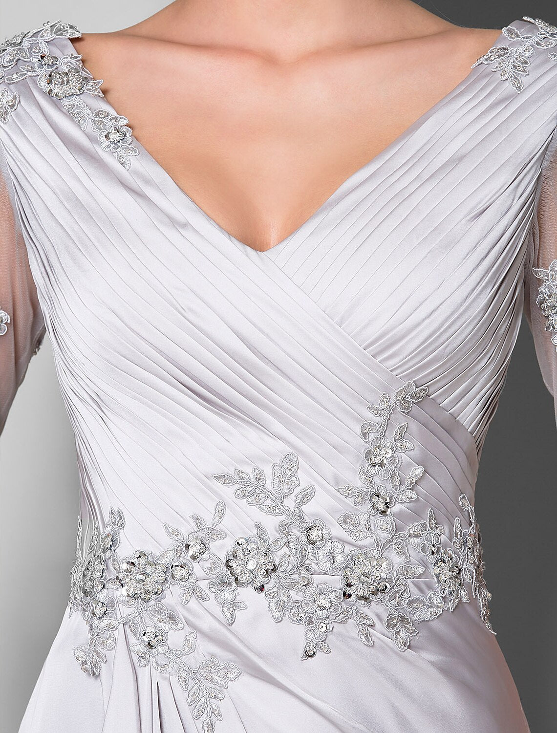 Vestido de madre de la novia de corte A, escote en V, cola larga/cortada, satén de gasa, manga 3/4 con apliques de cuentas entrecruzados