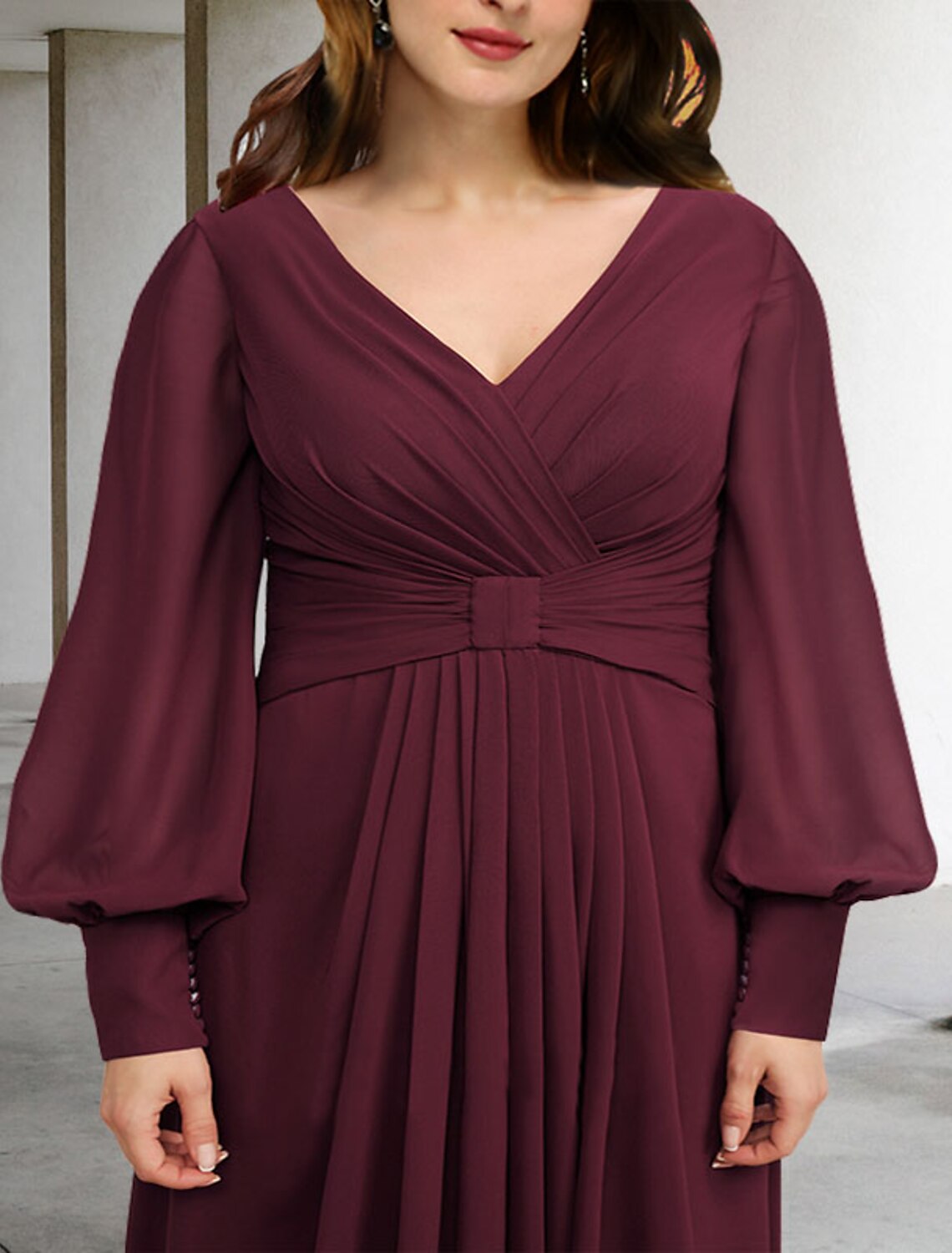 Abiti da sposa a trapezio per la madre della sposa, taglie forti, eleganti, con curve che nascondono la pancia, lunghi fino al pavimento, maniche corte, spalle scoperte, in chiffon con pieghe e arricciature.