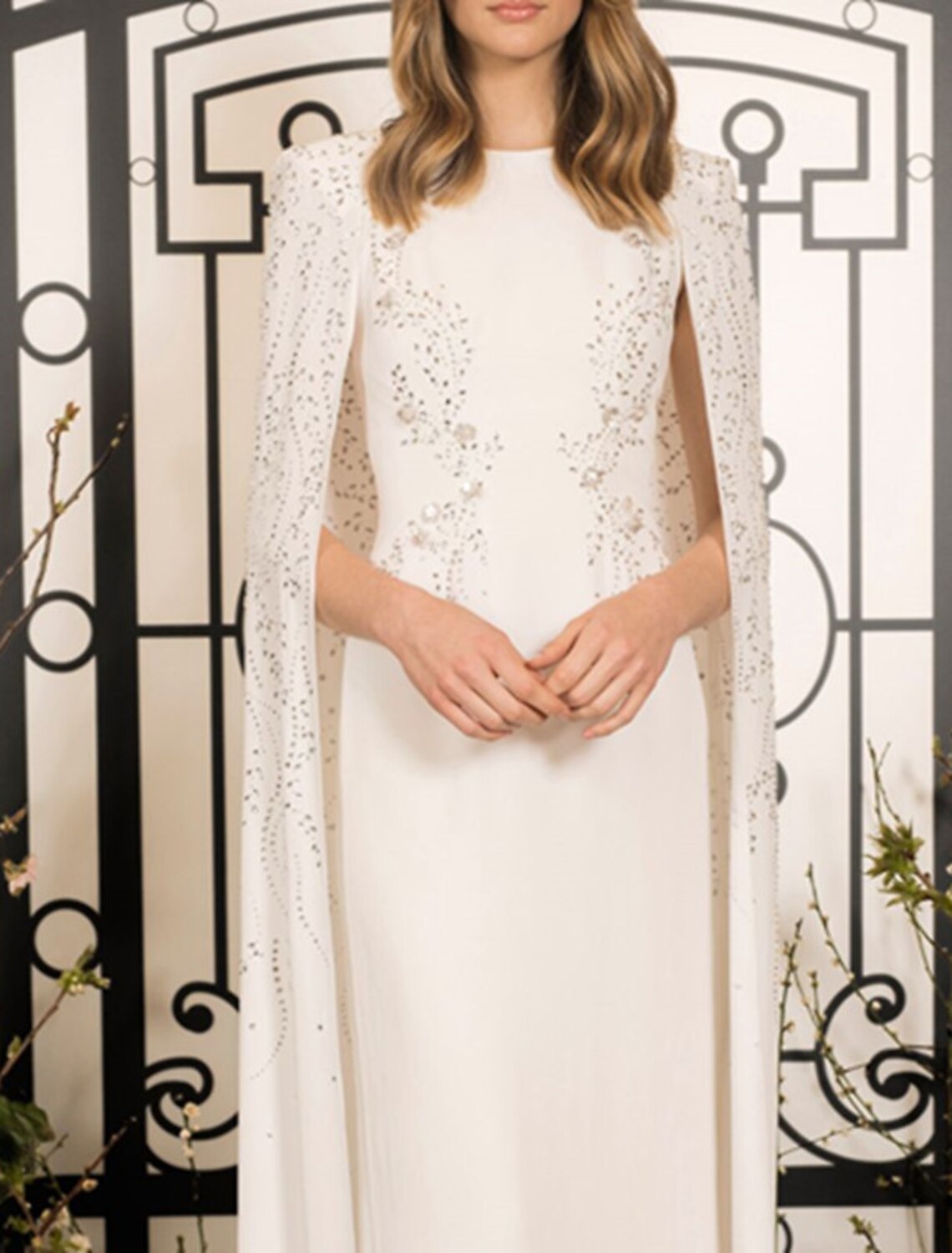 Vestido de noche elegante con corte en forma de columna, para invitados de boda, fiesta de bodas, largo hasta el suelo, sin mangas, cuello joya, capas de gasa con cristales