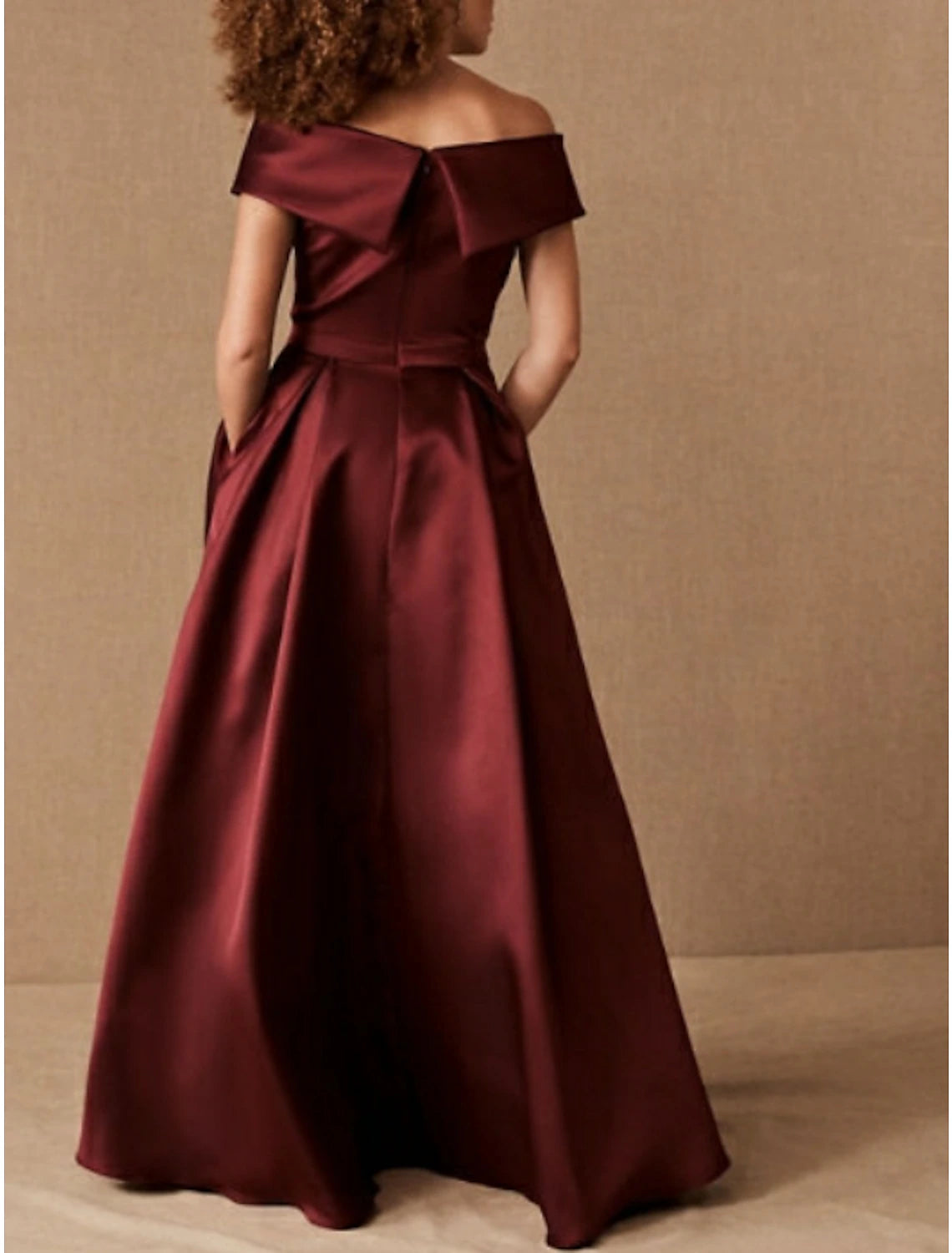 Abito da sera formale a trapezio, taglie forti, con spalle scoperte, manica corta, lunghezza al pavimento, in raso con pieghe e arricciature