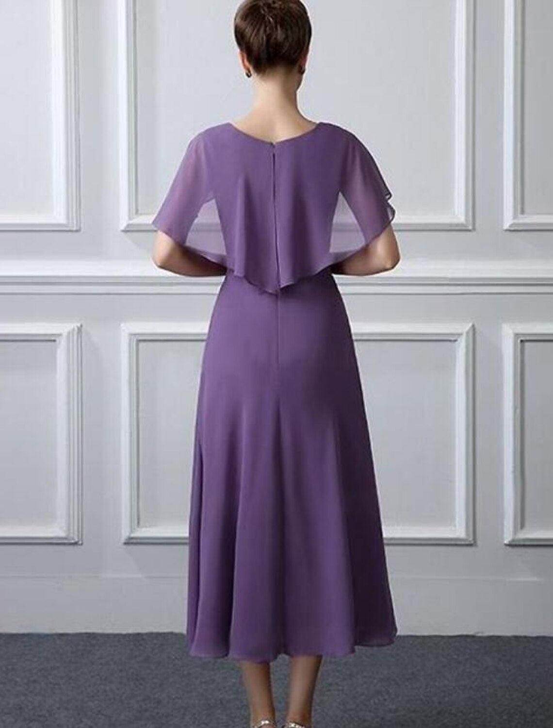 Abito da madre della sposa a trapezio, taglie forti, scollo a barca, lunghezza tè, in chiffon, maniche corte, con volant, spilla di cristallo e arricciature