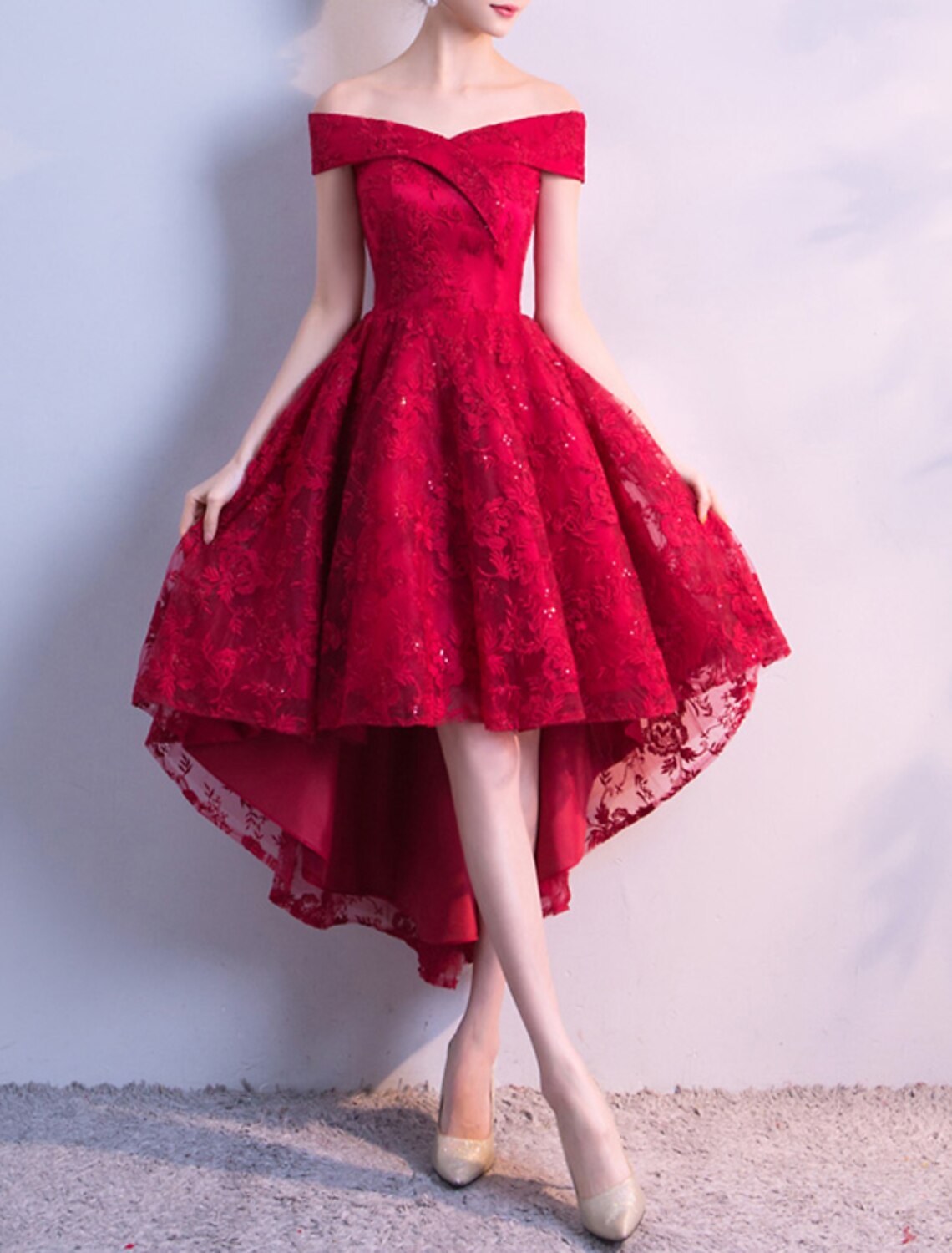 Vestidos de cóctel de corte A, elegantes vestidos de fiesta, vestidos de cóctel asimétricos de manga corta con hombros descubiertos, tul con pliegues y bordados