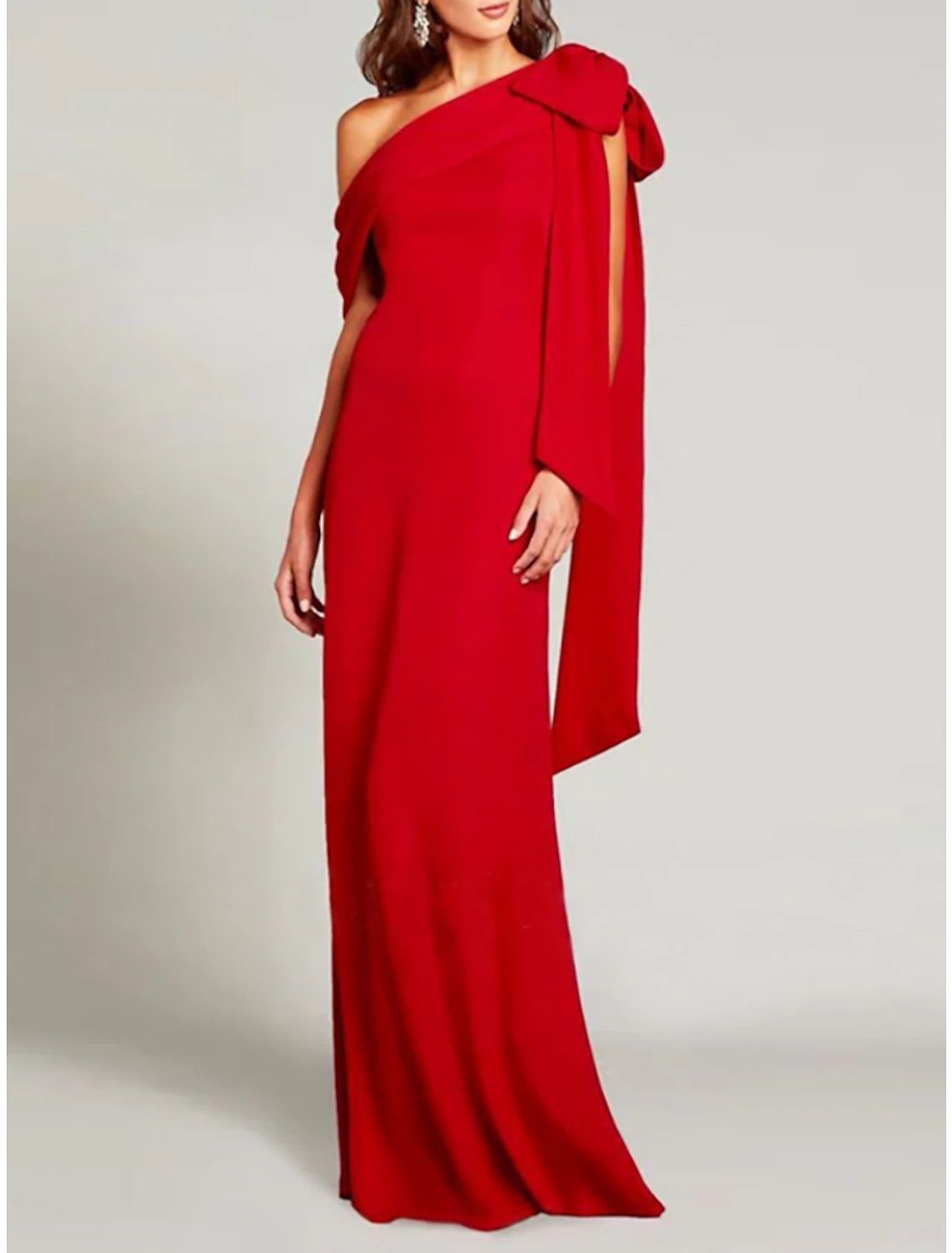 Vestido de noche elegante con corte en forma de columna, formal, con cola larga, rojo y verde navideño, manga corta, un hombro, charmeuse con lazo(s), pliegues y abertura.