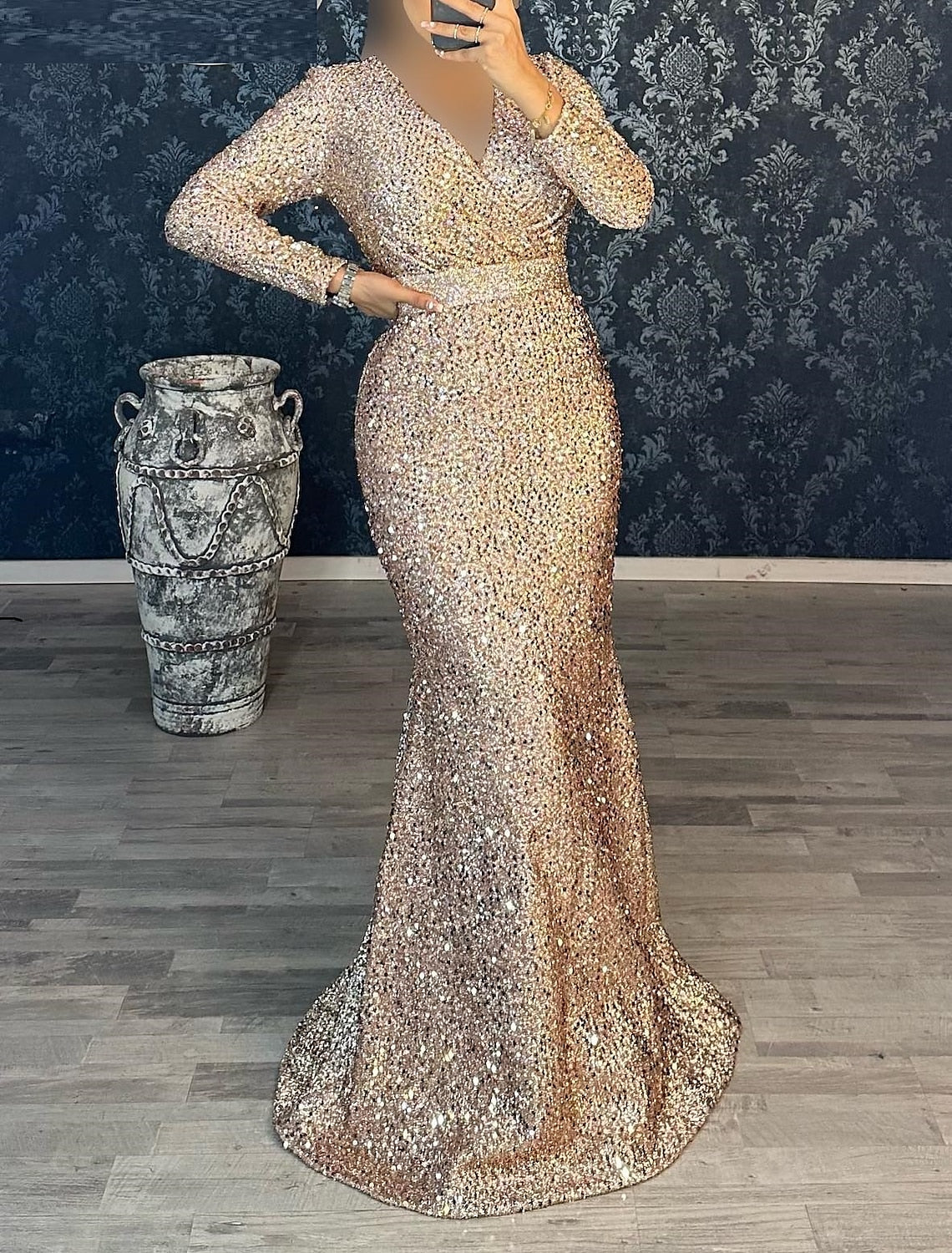 Vestido de noche de sirena/trompeta, vestido rojo y verde, vestido de fiesta, mascarada, lazo negro, largo hasta el suelo, manga larga, cuello en V, cinturón/faja, lentejuelas y fruncido.