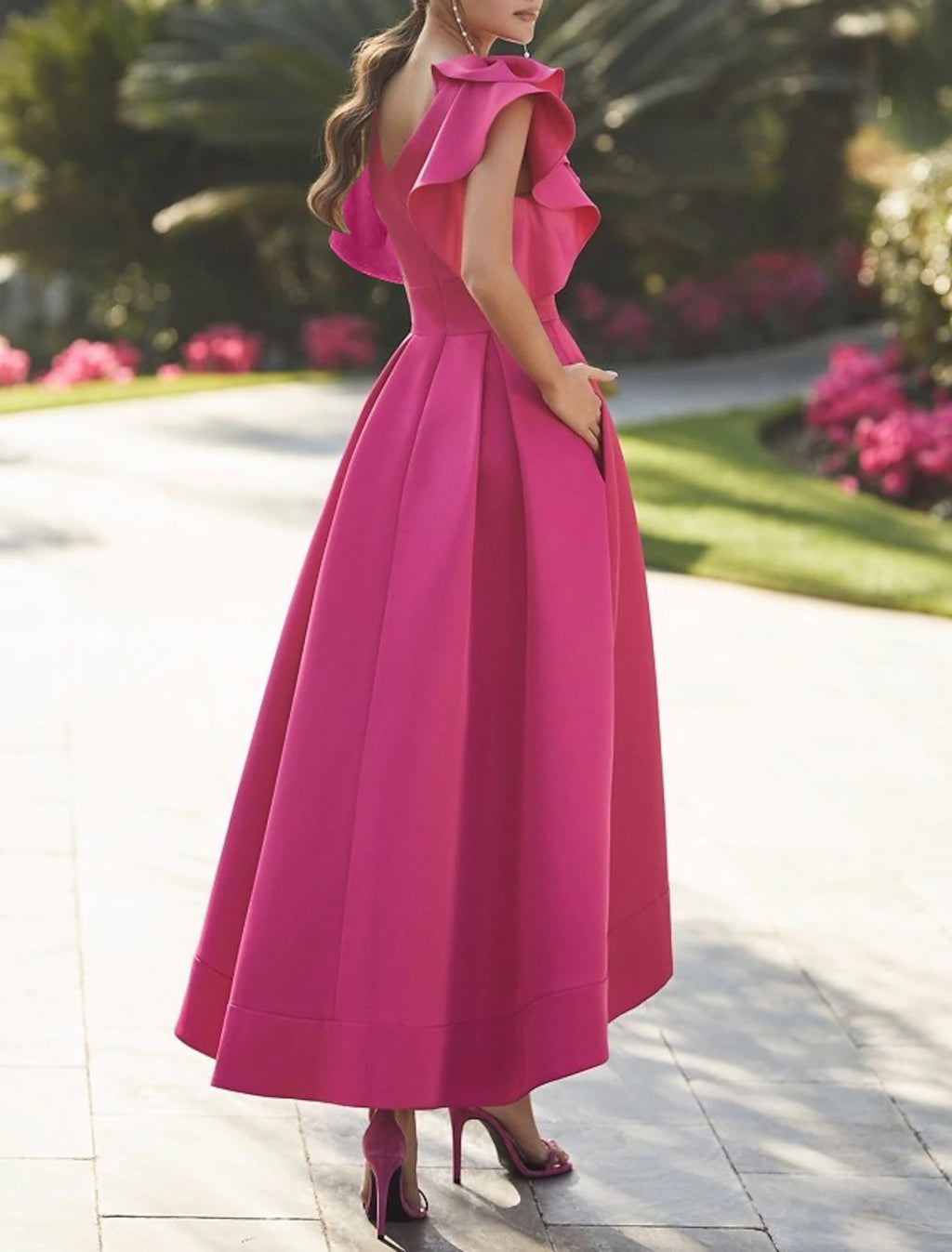 Vestido de cóctel elegante de corte A, semiformal, asimétrico, sin mangas, con escote en V, para invitada de boda de otoño, tejido con volantes.