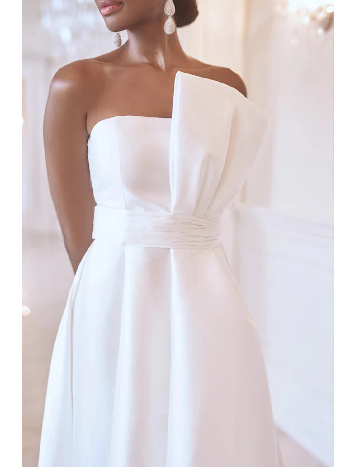 Abiti da ballo a trapezio, eleganti, formali, asimmetrici, senza maniche, senza spalline, in taffetà con arricciature