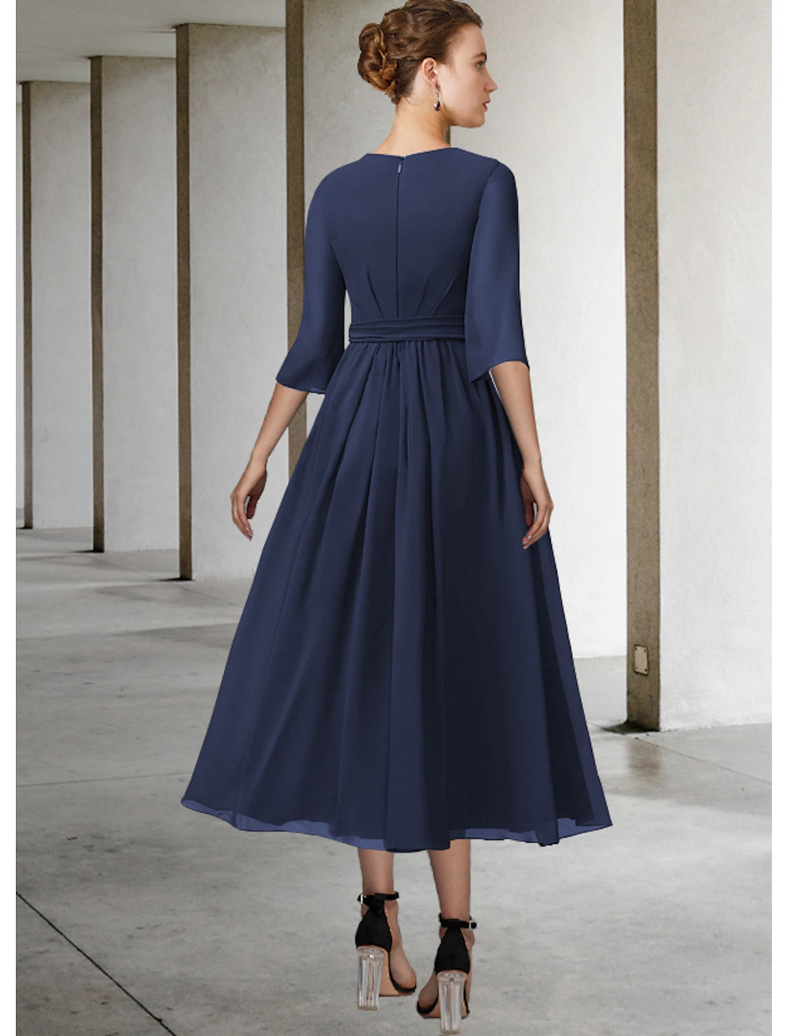 Abito da madre della sposa a tubino/colonna, semplice ed elegante, con scollo a barchetta, lunghezza tè, in chiffon, mezza manica, con pieghe a fascia/nastro