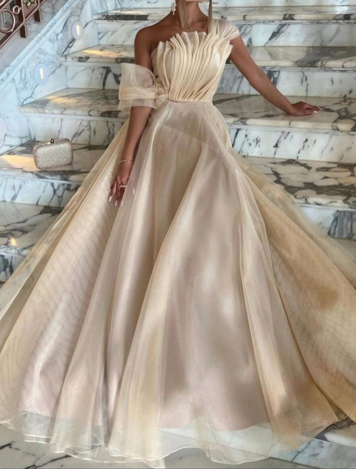 Abiti da ballo a trapezio, eleganti, formali, con strascico a ruota, senza maniche, scollo quadrato, in tulle con pieghe