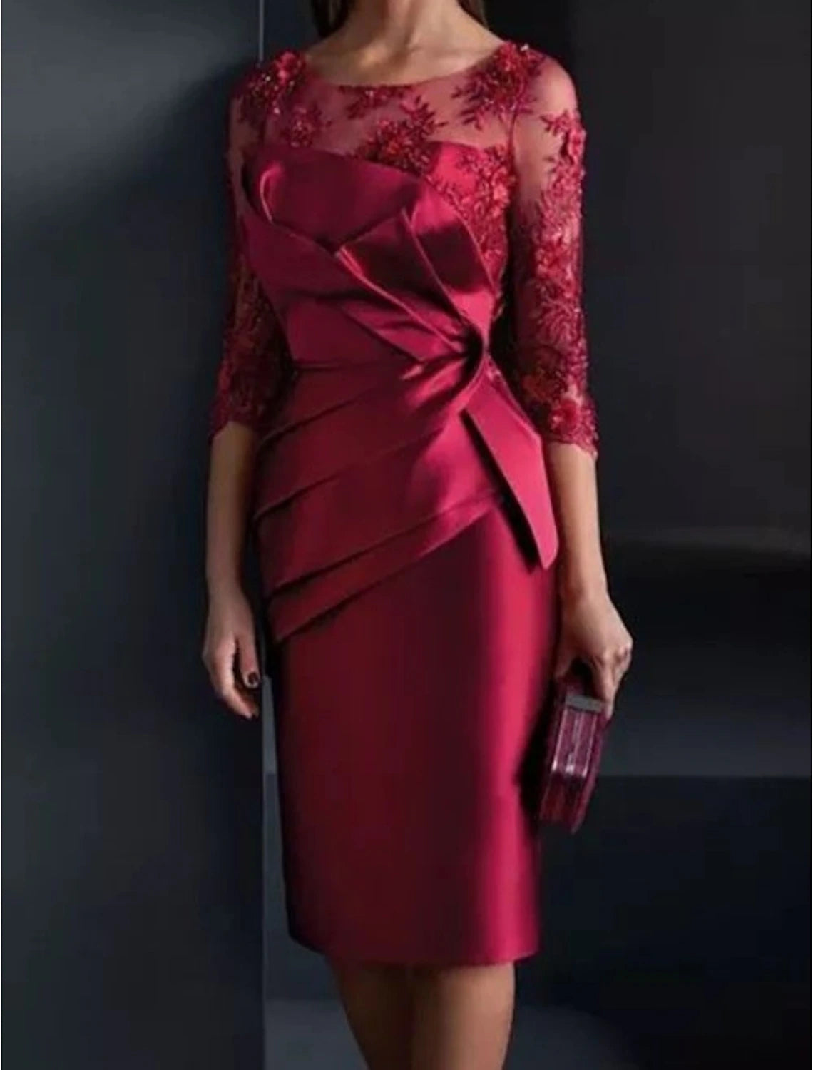 Abito da cerimonia per la madre della sposa, a tubino, elegante, con scollo a V, lunghezza al ginocchio, in raso e pizzo, maniche a 3/4 con applicazioni e arricciature