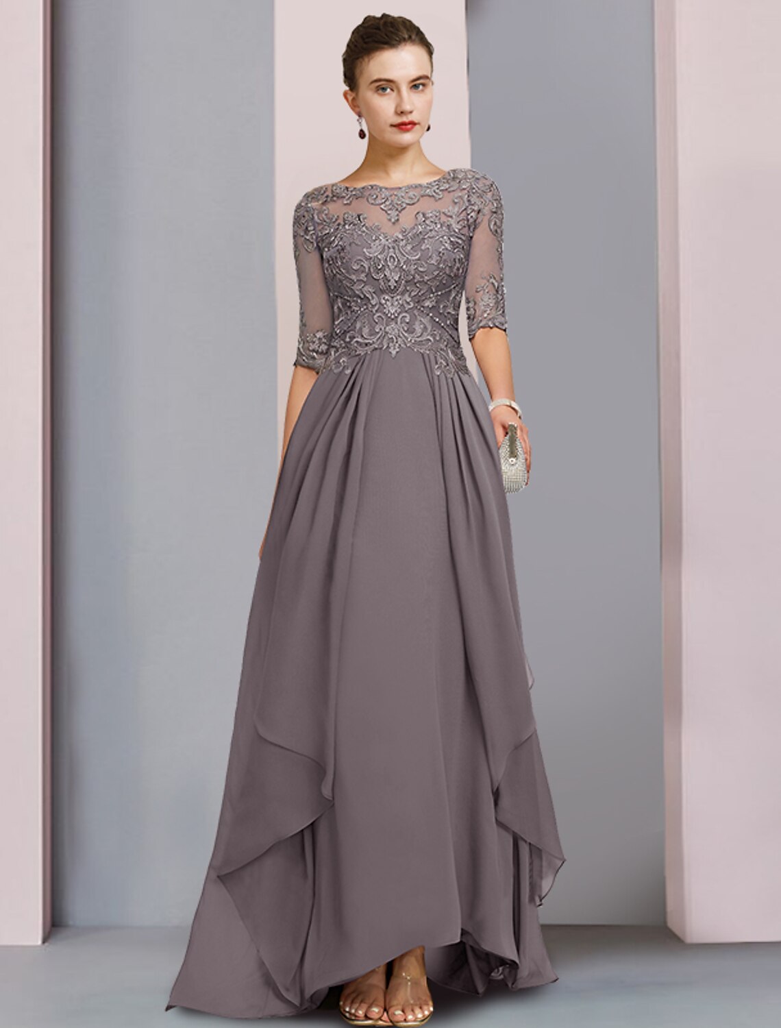 Abito da cerimonia per la madre della sposa, a tubino, con scollo a barchetta, asimmetrico, in chiffon e pizzo, con pieghe, elegante e raffinato.