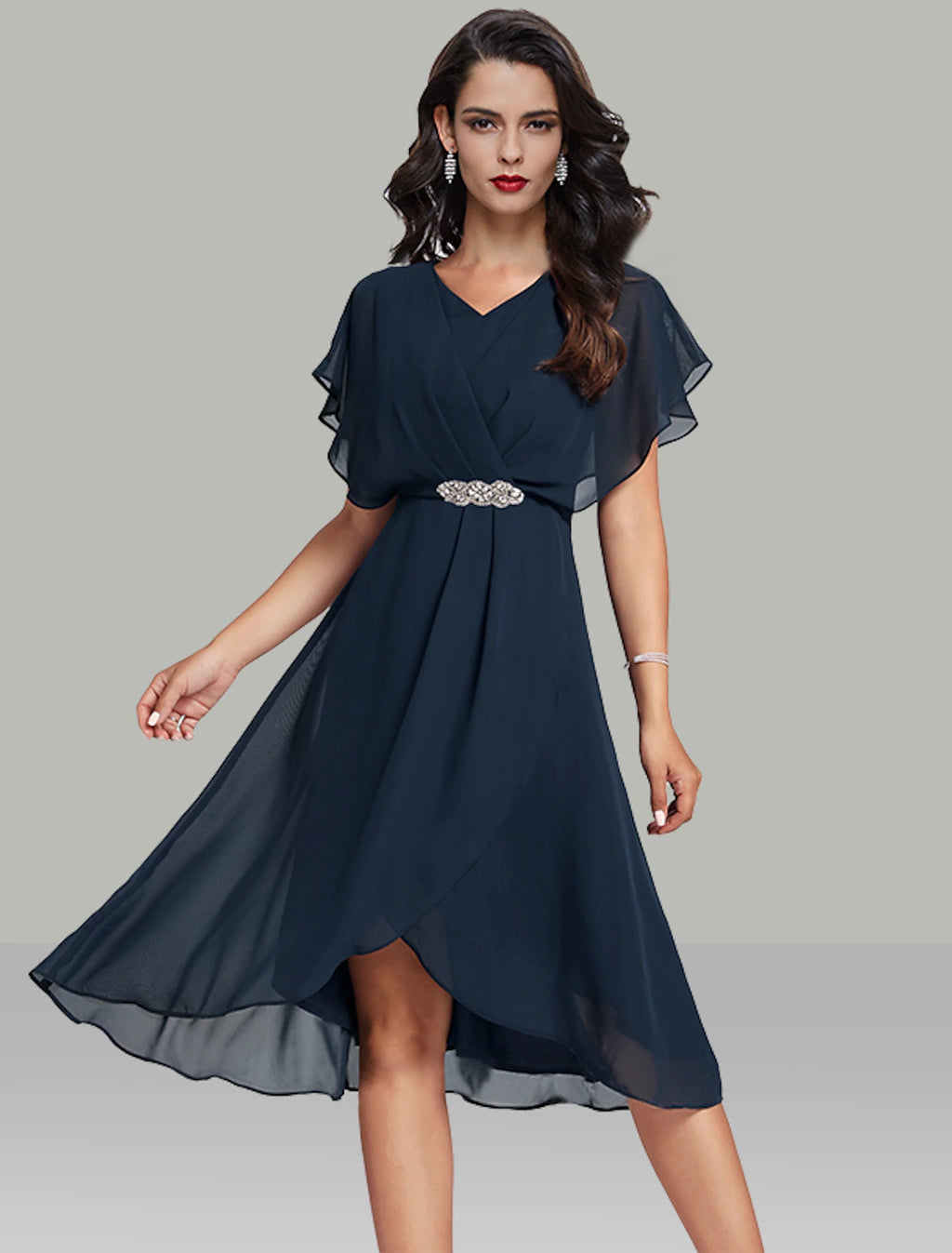 Vestidos de novia de corte A, elegantes, semi formales, largos hasta la rodilla, mangas cortas, escote en V, cinturón/faja de gasa con cuentas
