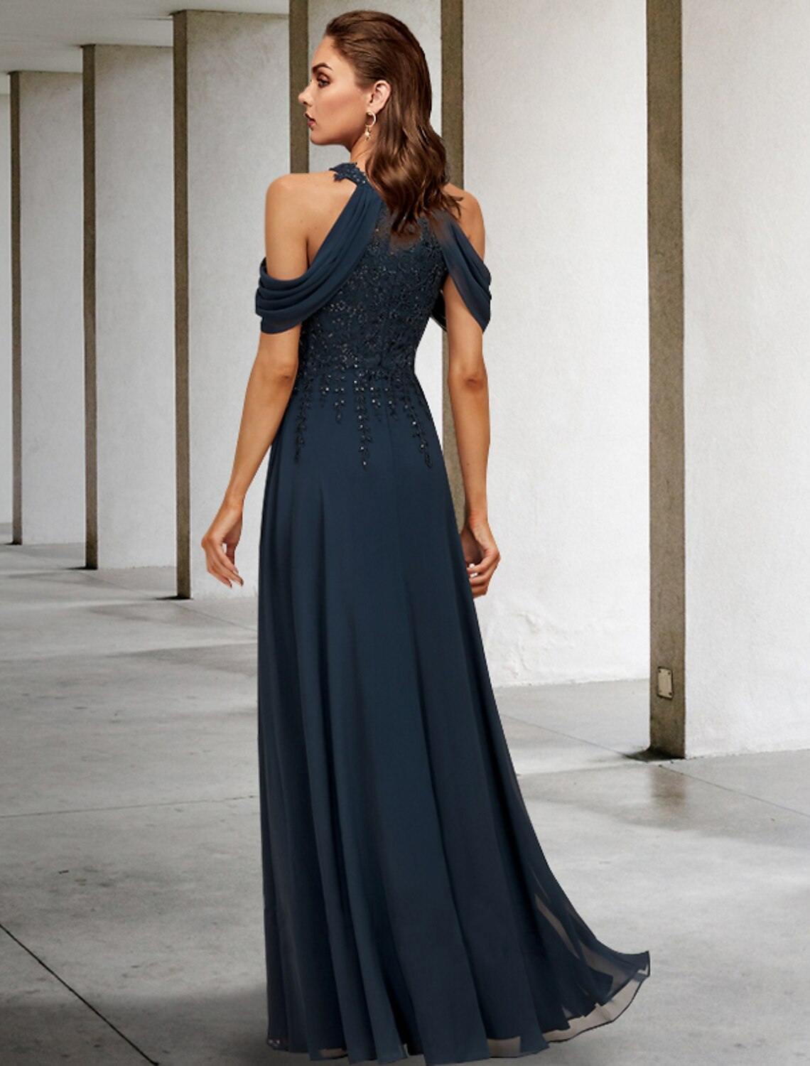 Abito da cerimonia per la madre della sposa, a trapezio, elegante, con scollo all'americana, lunghezza al pavimento, in pizzo, tulle, paillettes, senza maniche, con applicazioni di paillettes, taglie forti, autunno