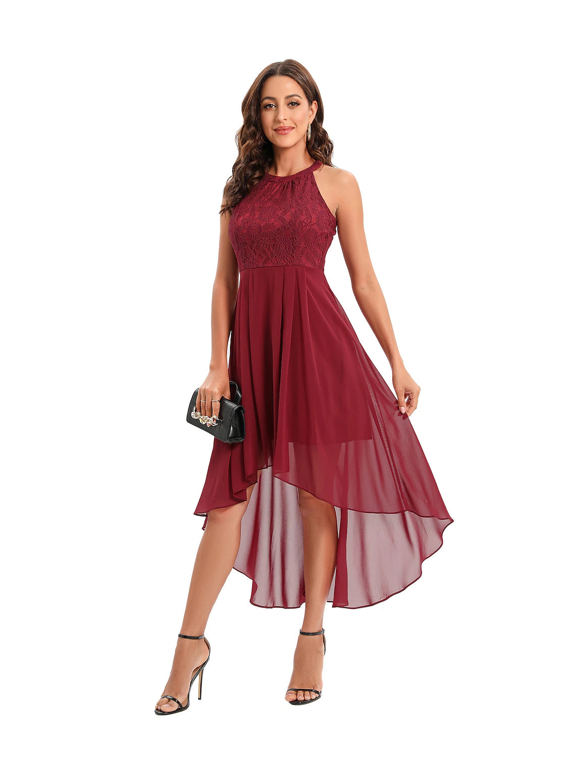 Abito da cocktail elegante e minimalista a trapezio, senza maniche, scollo all'americana, in nylon asimmetrico con pieghe