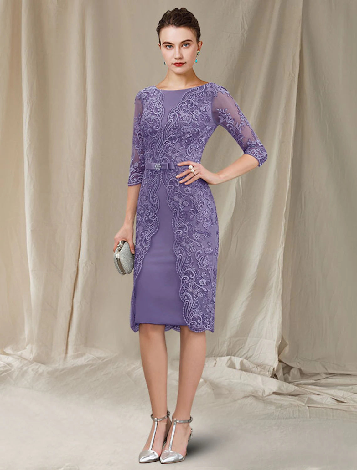 Vestido elegante para madre de la novia, de corte tubo/columna, con escote barco, largo hasta la rodilla, de gasa y encaje, mangas 3/4 con apliques de lazo(s).