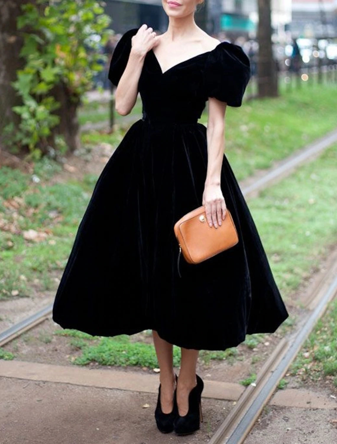 A-Line Cocktail Dresses Vintage Black Dress Plus Size Formal Velvet Halloween Tea Length Short Sleeve V Neck Fall Wedding Guest with Ruffles 2025