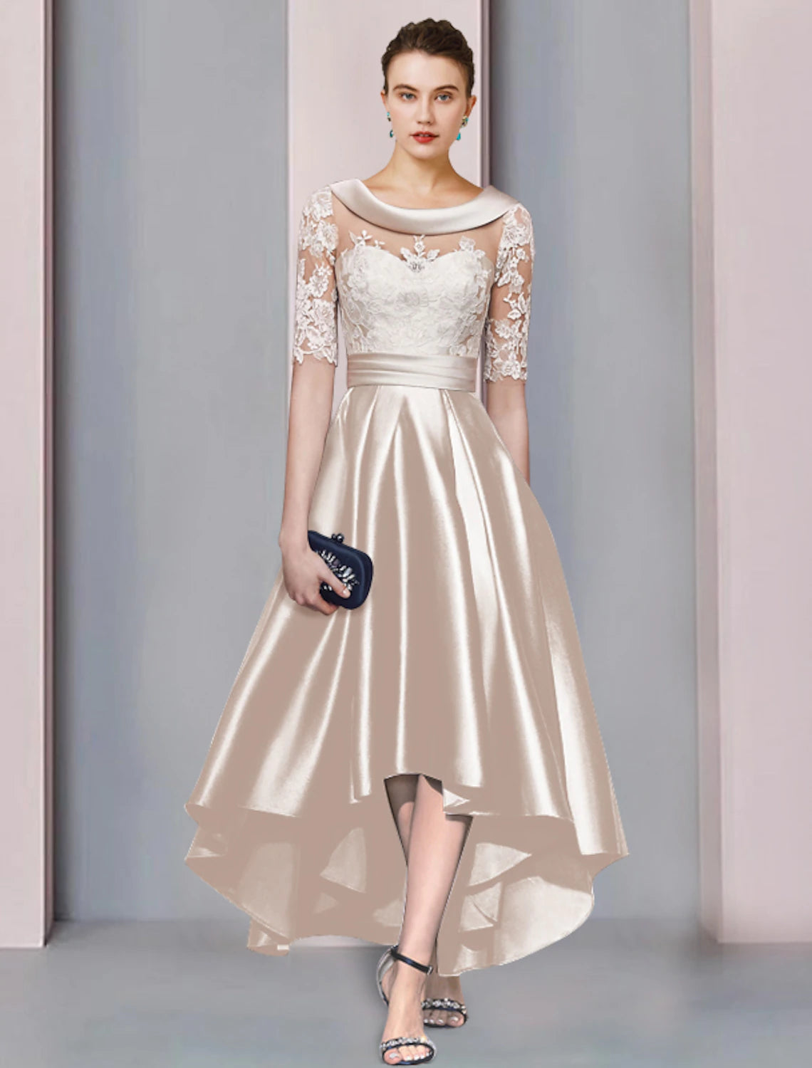 Abito da cerimonia per la madre della sposa, a trapezio, elegante, con scollo a barchetta asimmetrico, lunghezza tè, in raso e pizzo, manica corta con applicazioni