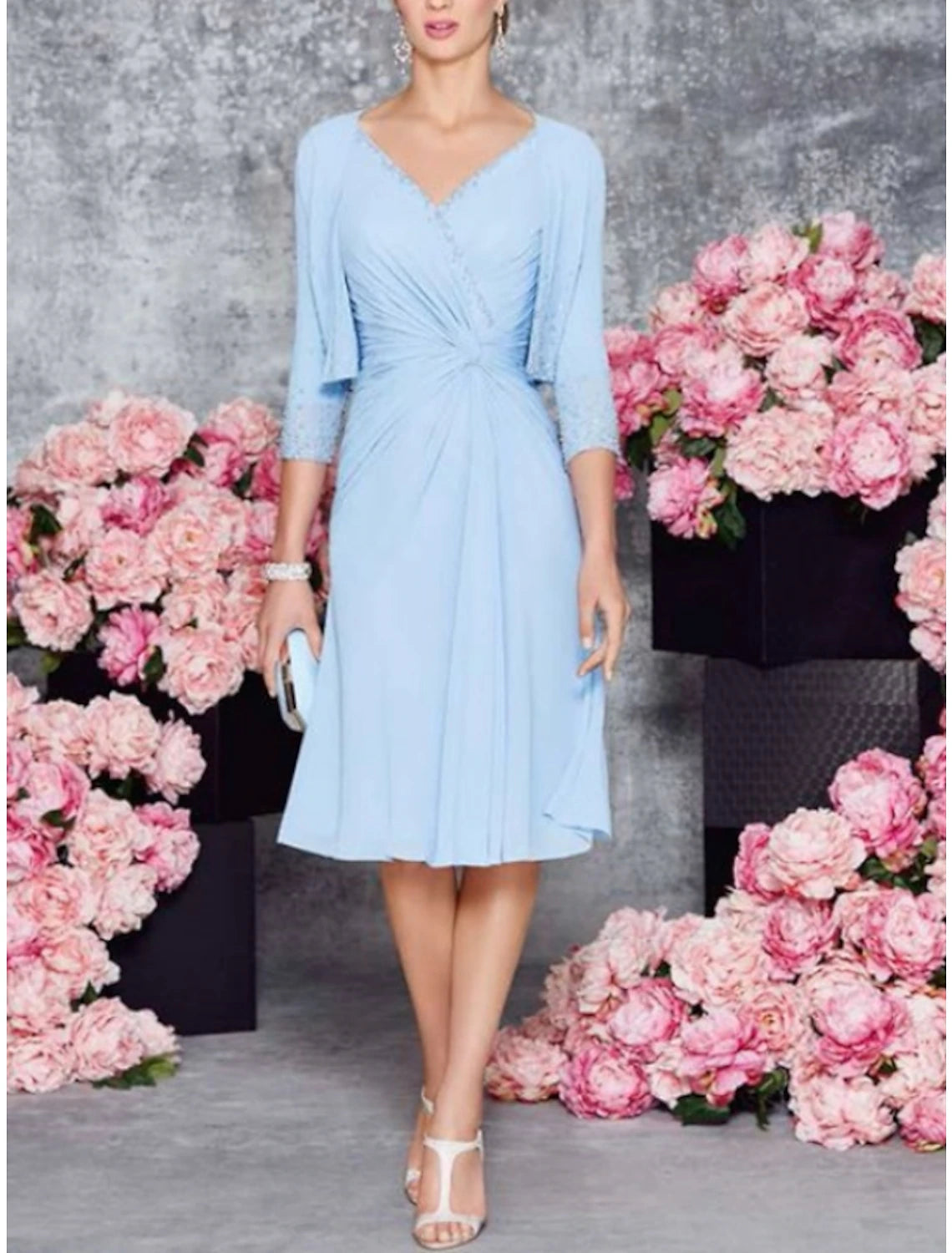 Abito da cerimonia per la madre della sposa, a trapezio, elegante, da festa, piccolo, con scollo a V, lunghezza al ginocchio, in chiffon, pizzo, mezza manica, con arricciature, tinta unita