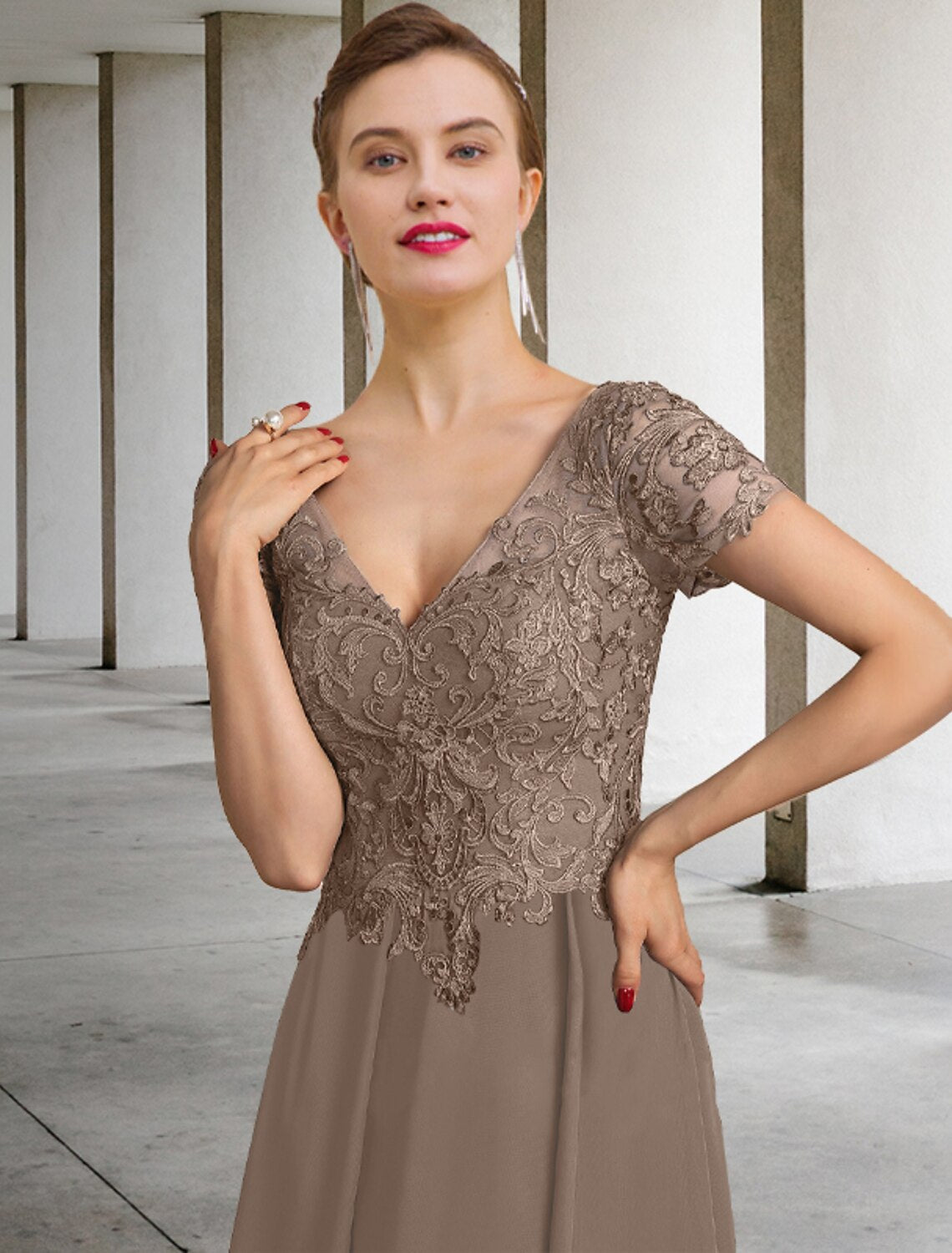 Abito da madre della sposa a trapezio, elegante, con scollo a V, lunghezza alla caviglia, in chiffon, pizzo, maniche corte con applicazioni.