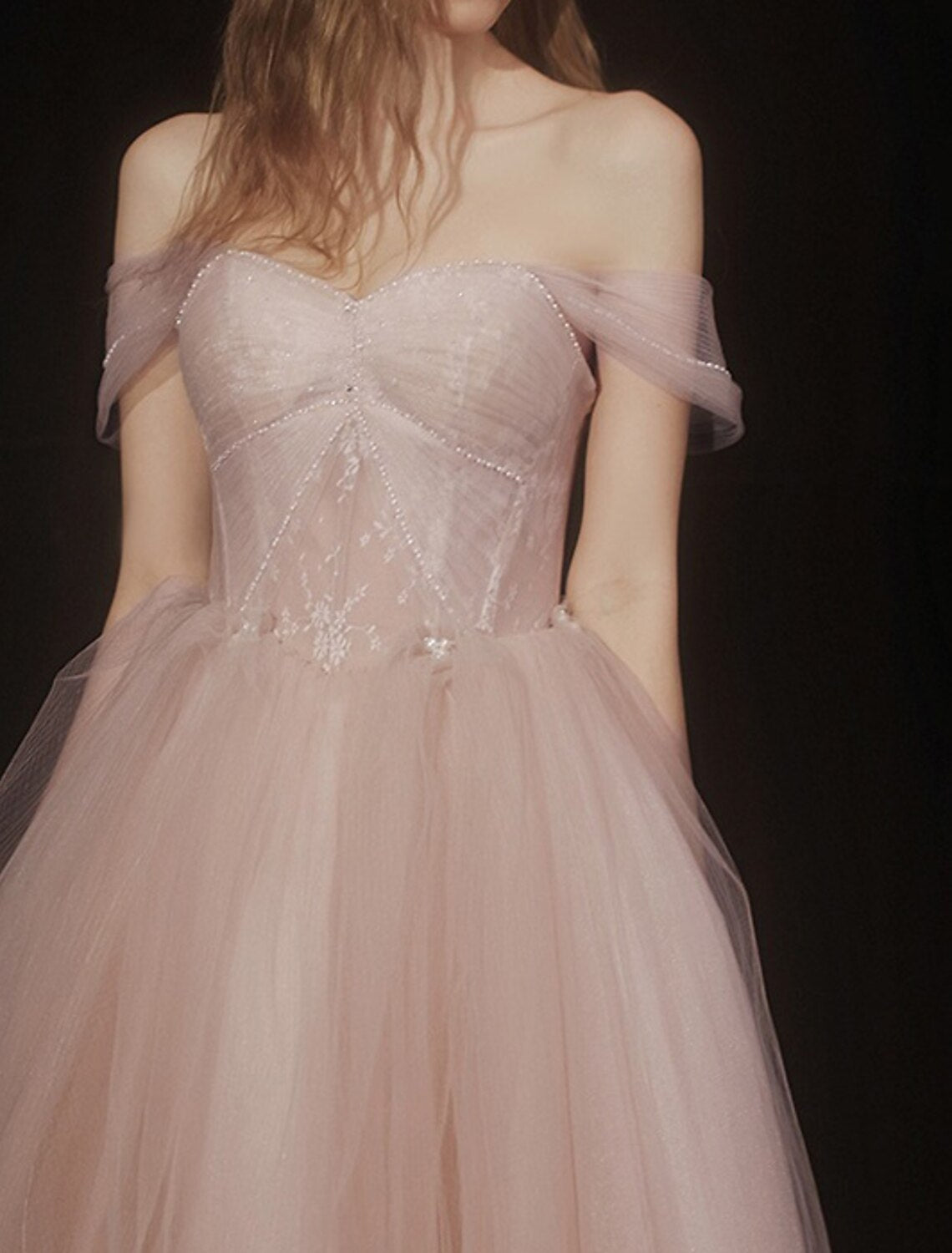 Abito da sera formale da fidanzamento elegante e scintillante, senza spalline, manica corta, lunghezza pavimento, in tulle con pieghe e perline