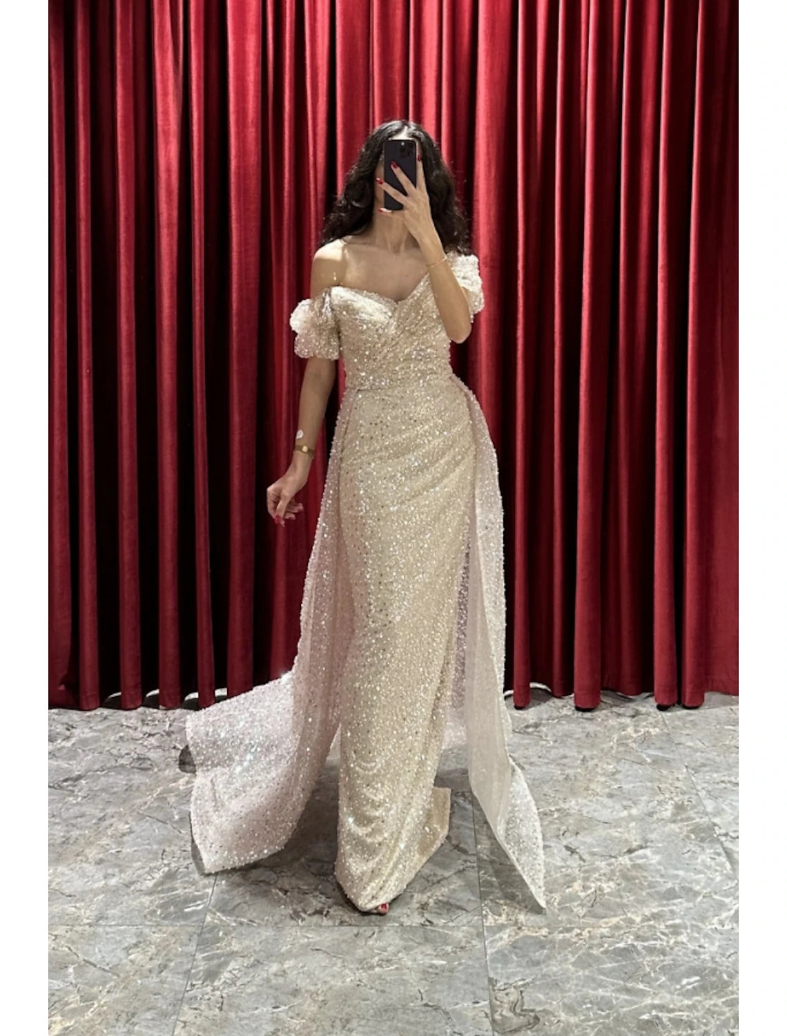 Vestido de noche con corte tubo/columna, brillante y con brillo, formal, de otoño, con cola larga/cepillo, manga corta, escote en V, lentejuelas y brillo fruncido.