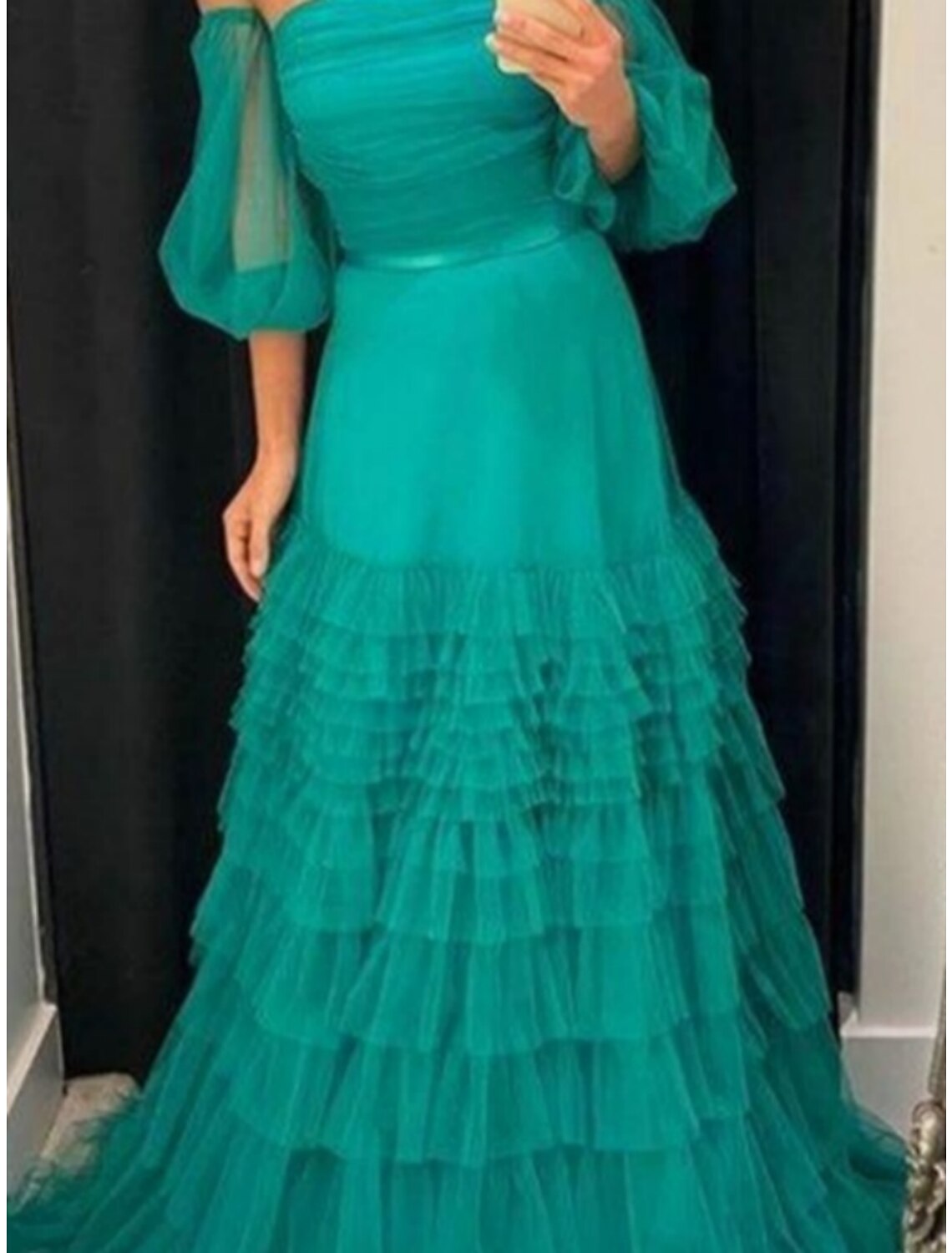 Abiti da ballo a trapezio, eleganti, formali, con strascico a spazzola, maniche corte, senza spalline, in tulle con pieghe e balze arricciate