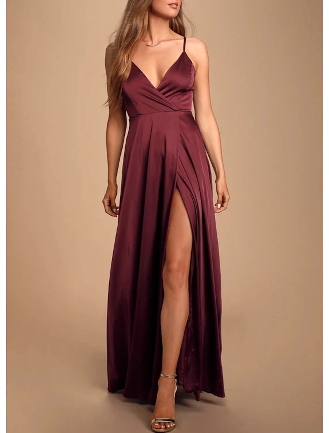 Abiti da ballo a trapezio, eleganti, da invitata a nozze, lunghi fino al pavimento, senza maniche, con spalline sottili, in raso con pieghe e spacco