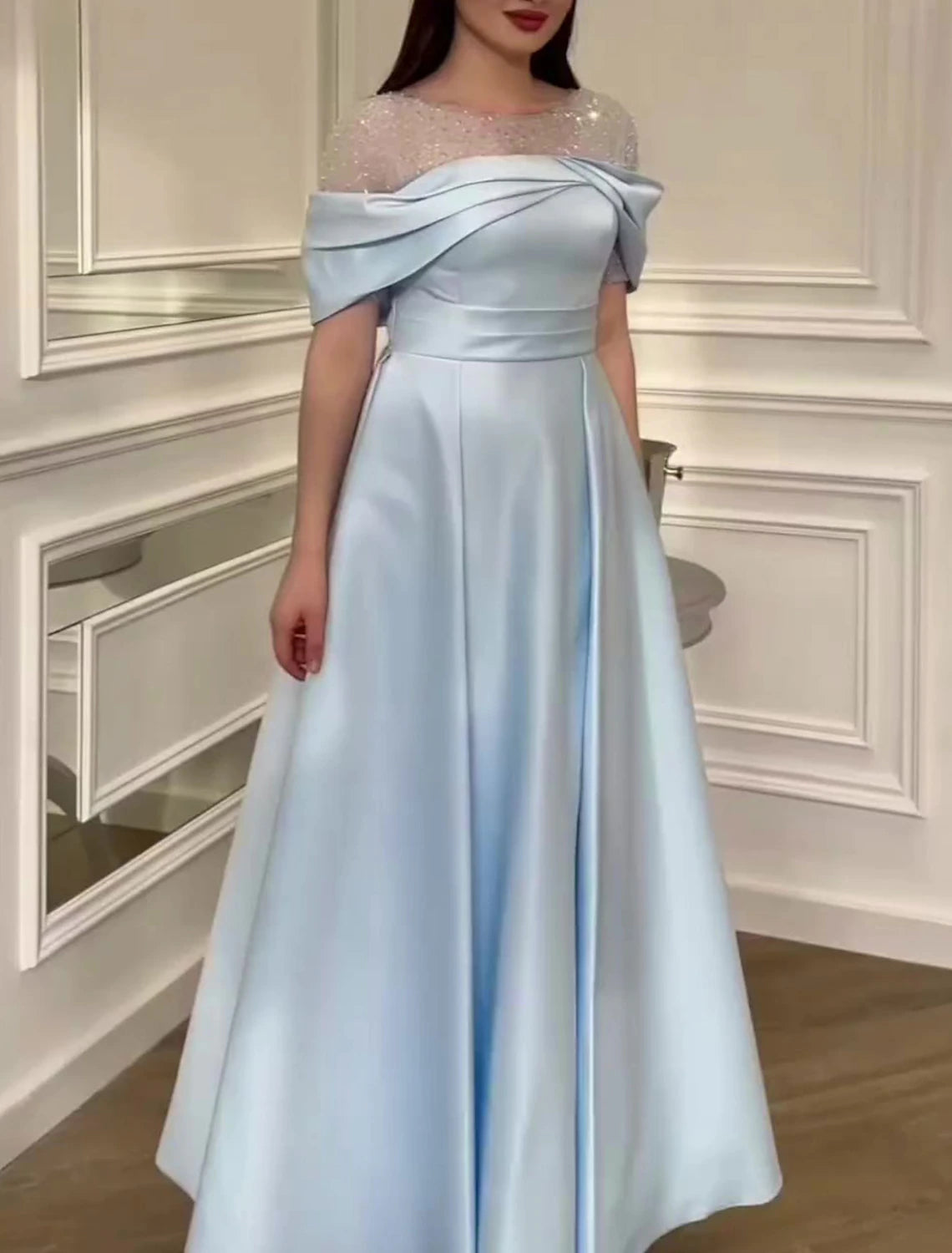 Vestido de noche elegante con corte en forma de columna, vestido formal negro, largo hasta la rodilla, manga 3/4, escote cuadrado, tela con plumas