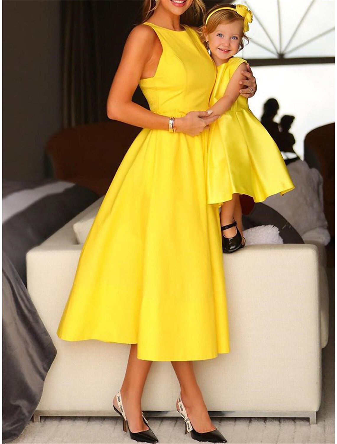 Abito da festa da donna, abito da ballo, abito da cocktail, abito midi, giallo, senza maniche, colore puro, arricciato, estivo, primaverile, girocollo, moda, invitato a nozze, vacanza, abito estivo