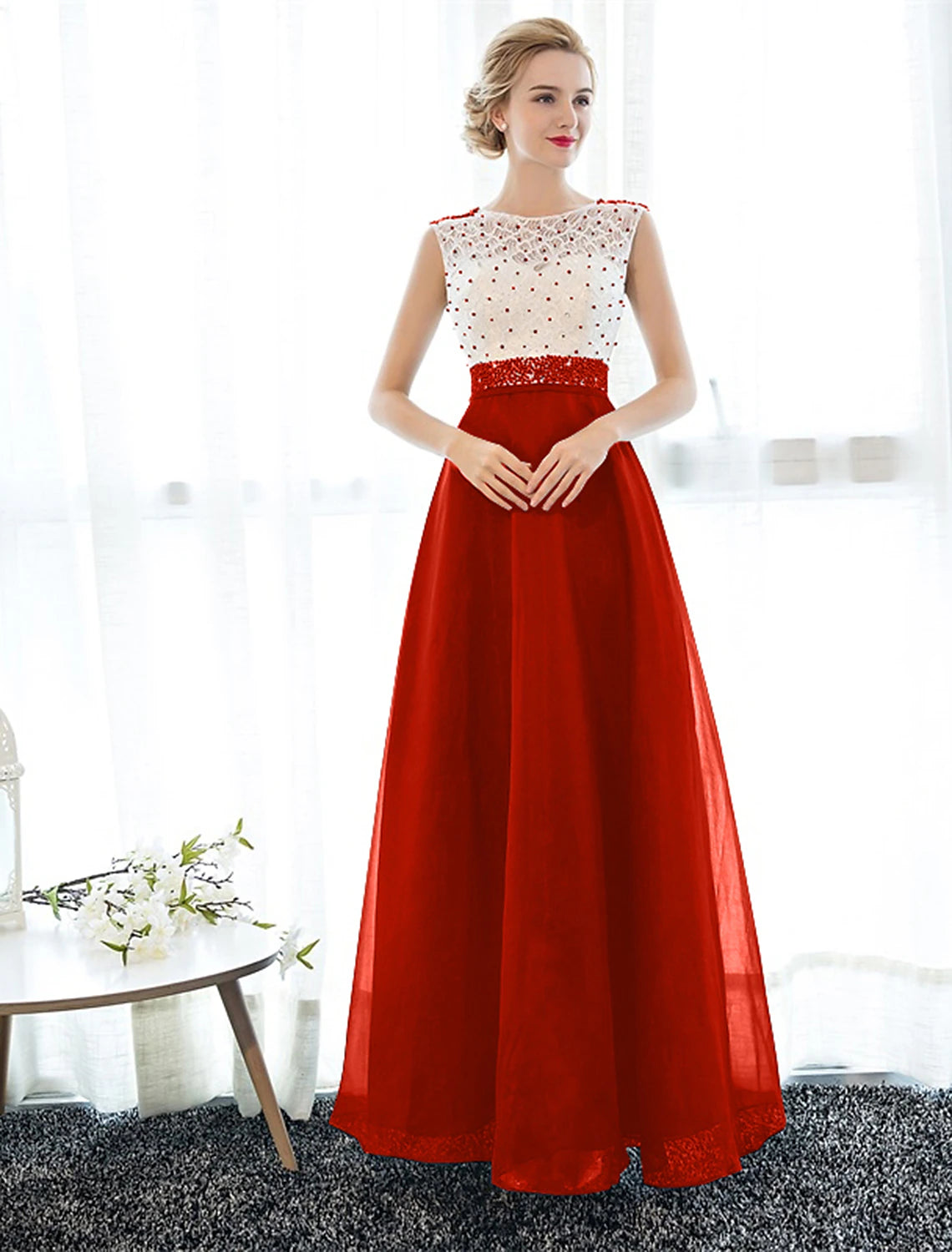 Vestido de noche formal elegante de corte A con espalda hermosa, con cuentas y lentejuelas, cuello ilusión, sin mangas, largo hasta el suelo, tul sobre encaje con cuentas