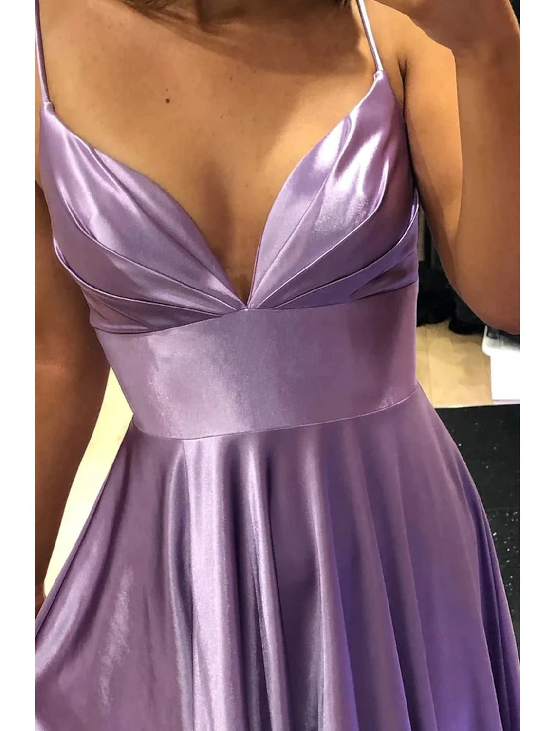 Abiti da ballo a trapezio, abiti stile impero, abiti da festa, da sposa, con cravatta nera, strascico corto, senza maniche, scollo a V, in charmeuse, senza schienale e con spacco