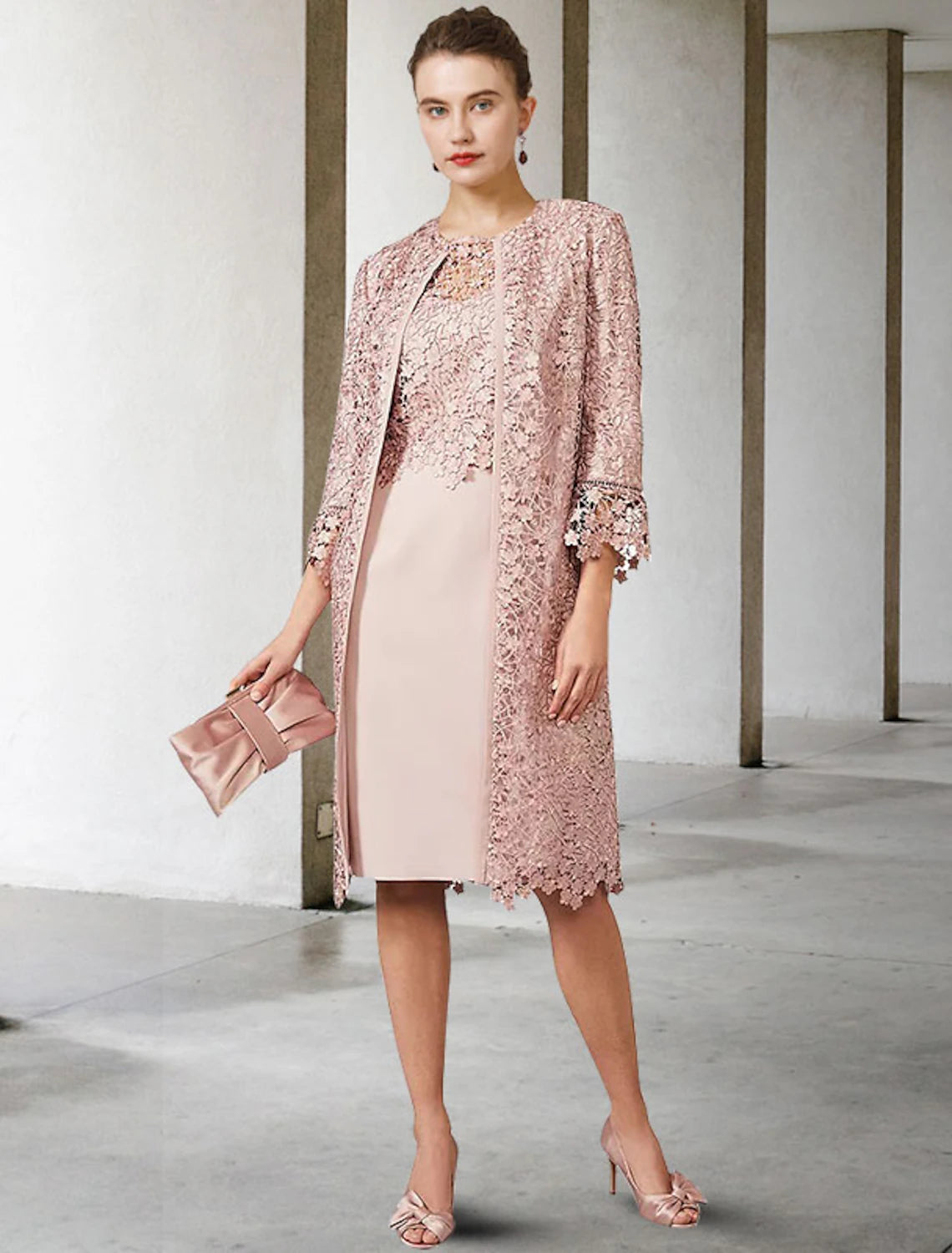 Vestido de dos piezas para madre de la novia, elegante, estilo iglesia, con escote joya, largo hasta la rodilla, de gasa, con encaje, manga corta, chaqueta y apliques