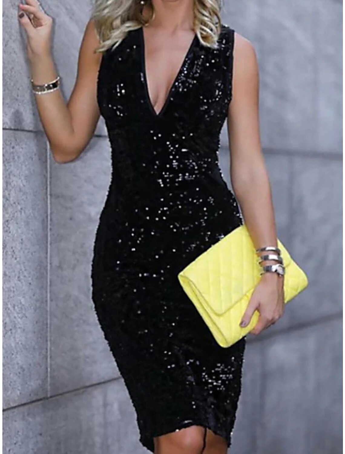 Abiti da sposa a tubino / colonna, scintillanti e brillanti, per feste di nozze, semi formali, lunghezza al ginocchio, senza maniche, scollo a V, con paillettes e colore puro