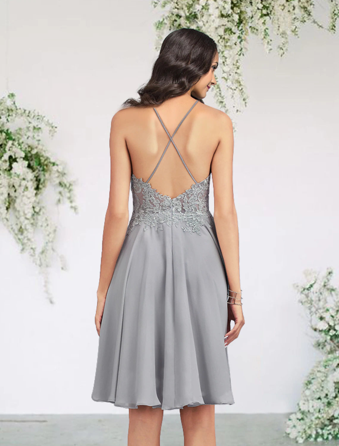 Abito da damigella d'onore a trapezio, senza maniche, elegante, corto/mini, in chiffon/pizzo/tulle con pieghe/applicazioni