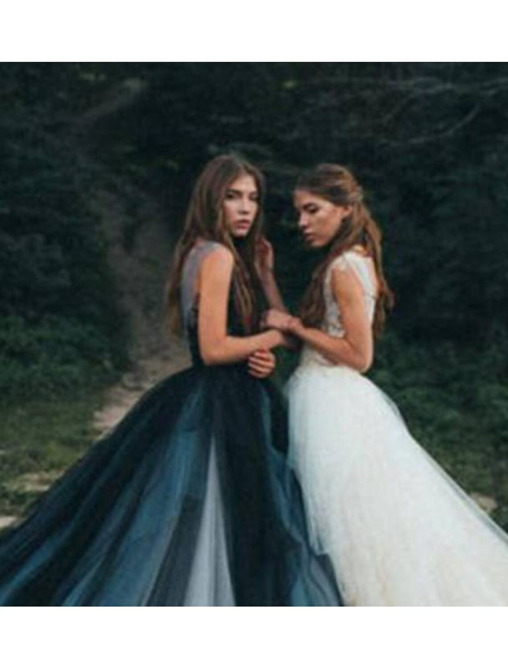 Abito da sposa nero, abito da Quinceanera gotico, abito color block, strascico a ruota, senza maniche, scollo a V, tulle, schiena a V con pieghe e applicazioni