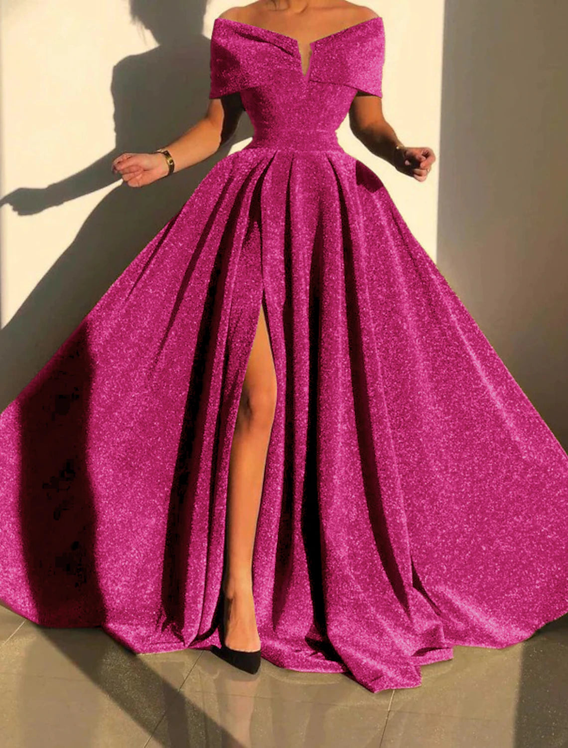 Abito da sera a trapezio, scintillante e brillante, formale, autunnale, con strascico, senza maniche, spalle scoperte, paillettes e spacco in paillettes