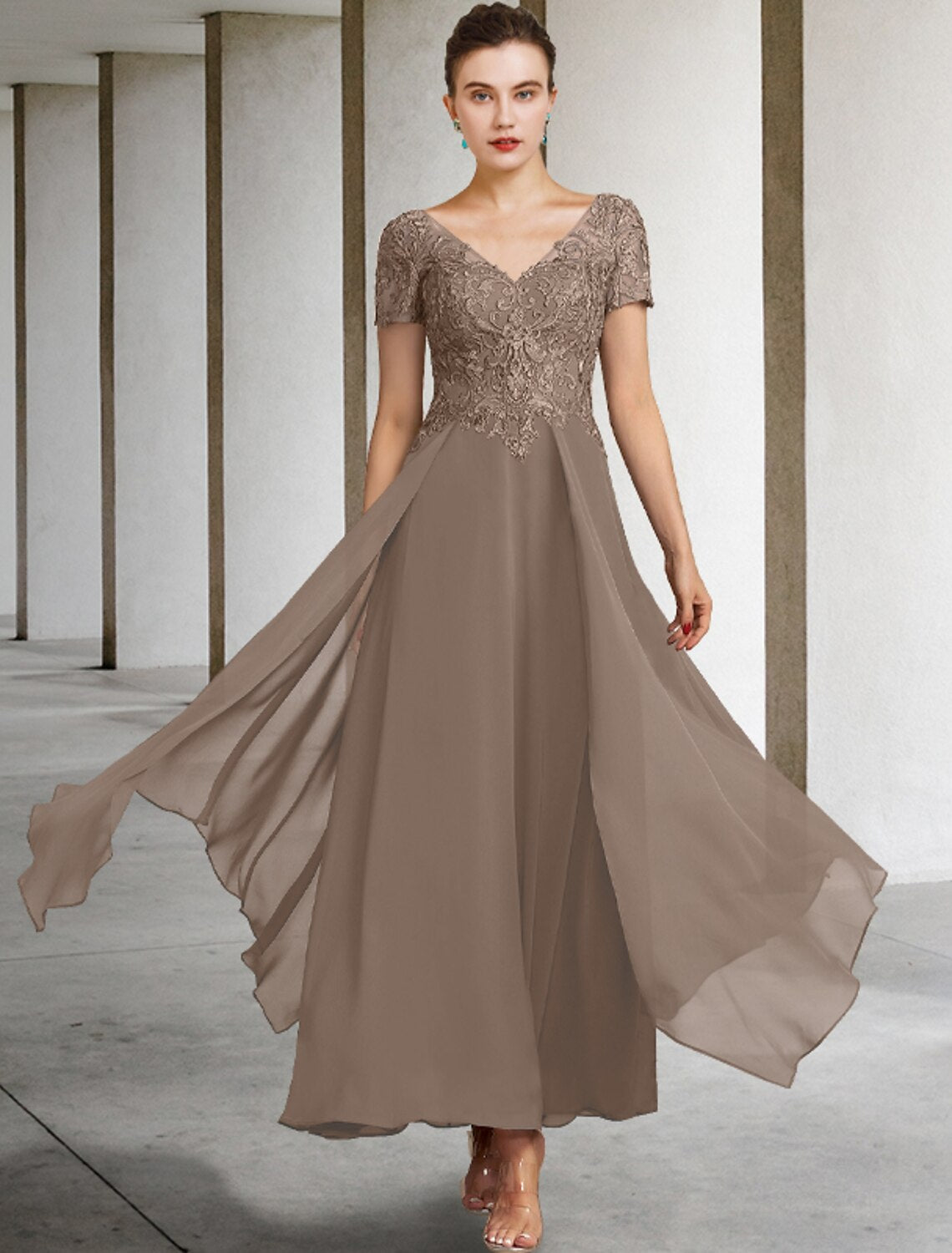 Abito da madre della sposa a trapezio, elegante, con scollo a V, lunghezza alla caviglia, in chiffon, pizzo, maniche corte con applicazioni.