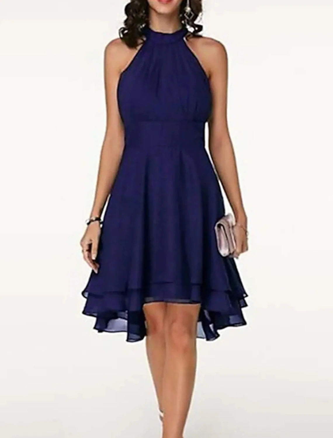 Vestido de cóctel de corte A, cintura alta, cuello halter, espalda en V, para compromiso, baile semiformal, sin mangas, largo hasta la rodilla, de gasa con capa elegante.