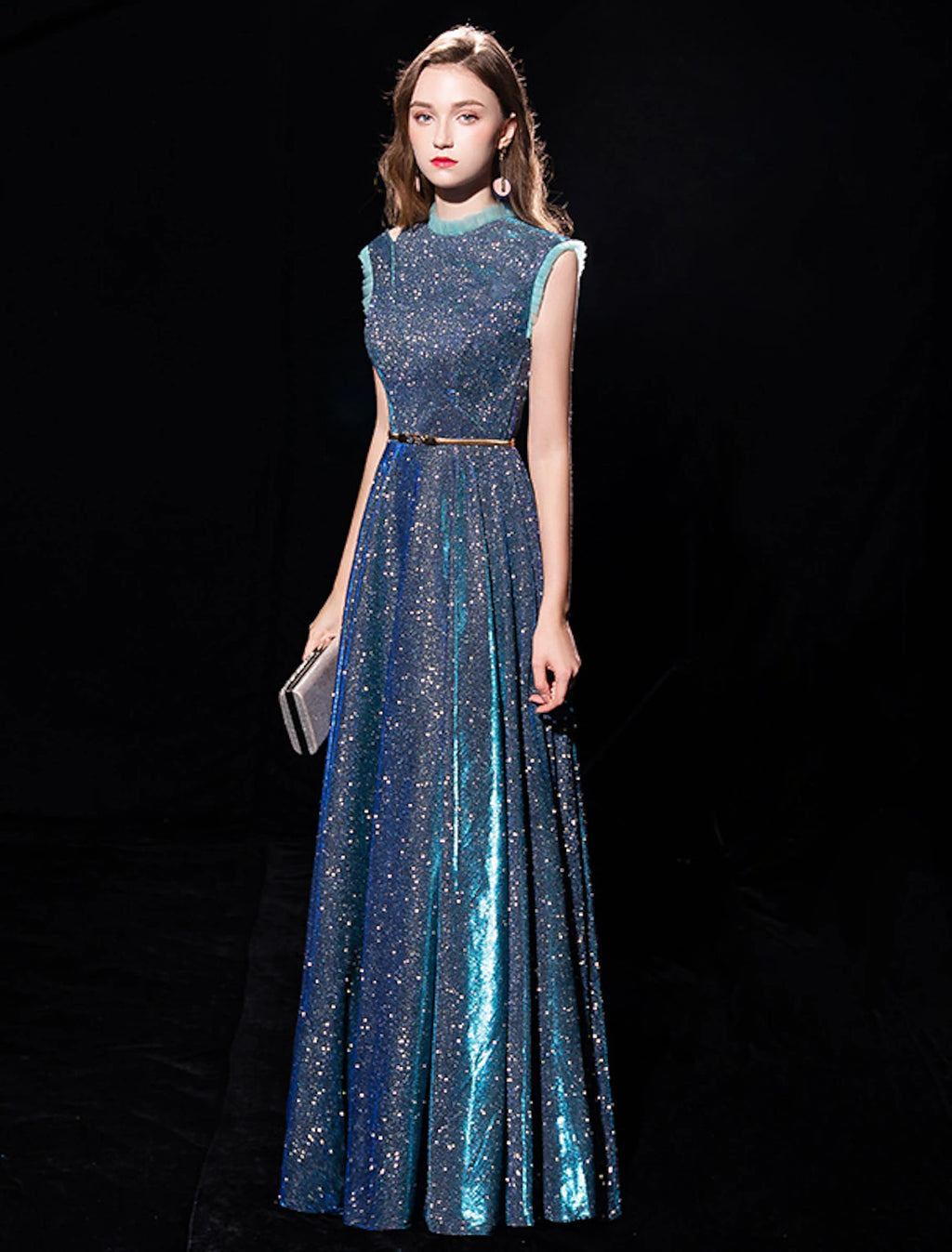 Abito da sera formale elegante a trapezio, scintillante e brillante, con collo alto, senza maniche, lunghezza pavimento, in tulle con fascia/nastro