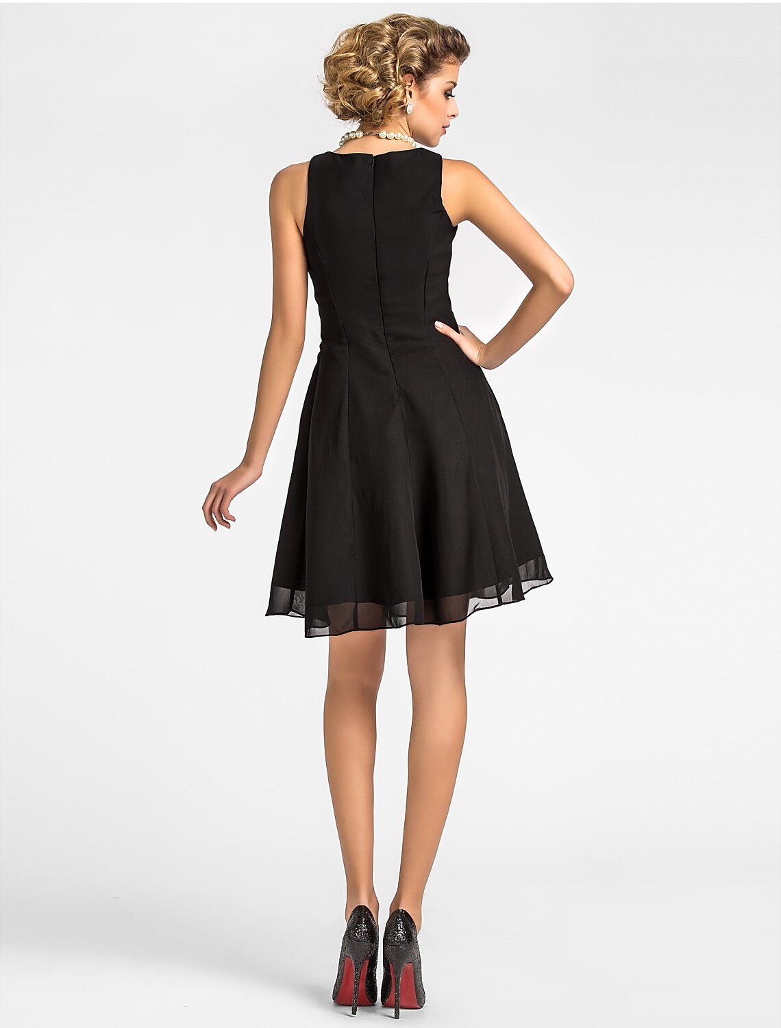 Abito da madre della sposa a trapezio con scollo gioiello, lunghezza al ginocchio, in chiffon, maniche a 3/4 con drappeggio