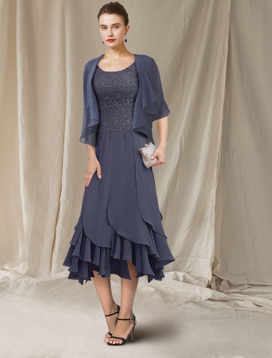 Vestido elegante de sirena/trompeta para madre de la novia, cuello joya alto y bajo, asimétrico, largo hasta la rodilla, de gasa con encaje, manga corta, cruzado incluido con volantes de encaje