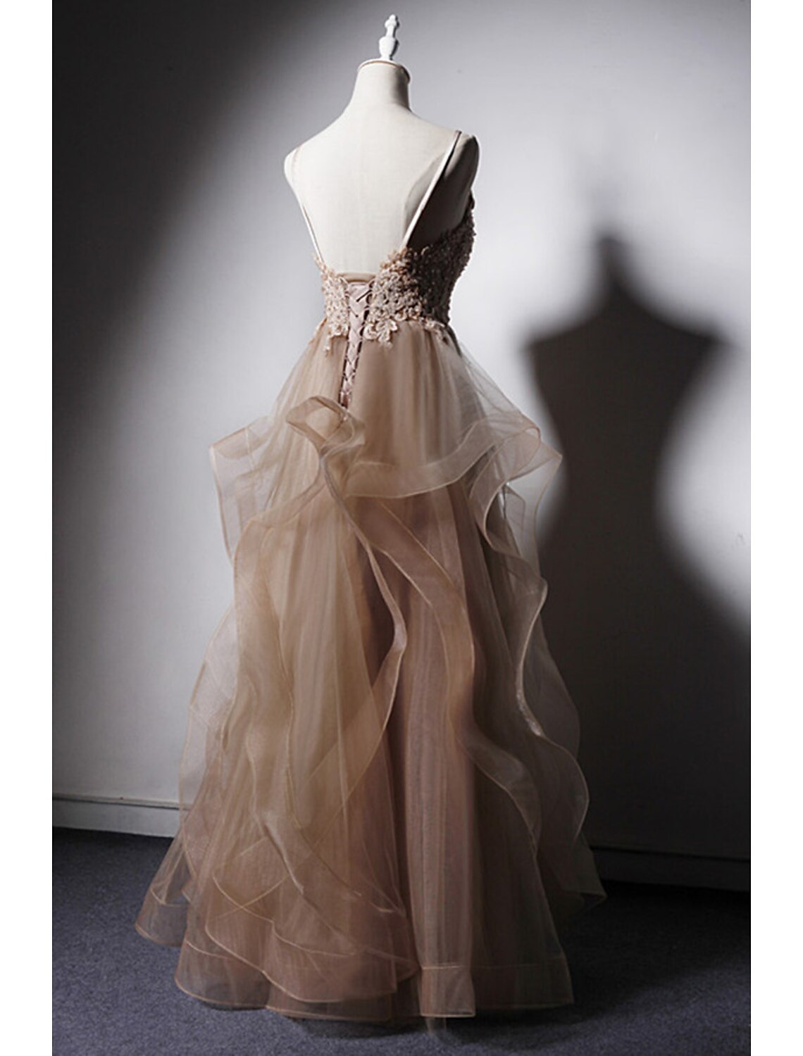 Abiti da ballo a trapezio con schiena scoperta, abiti da cerimonia formali, lunghezza al pavimento, senza maniche, spalline sottili, in pizzo con applicazioni di volant