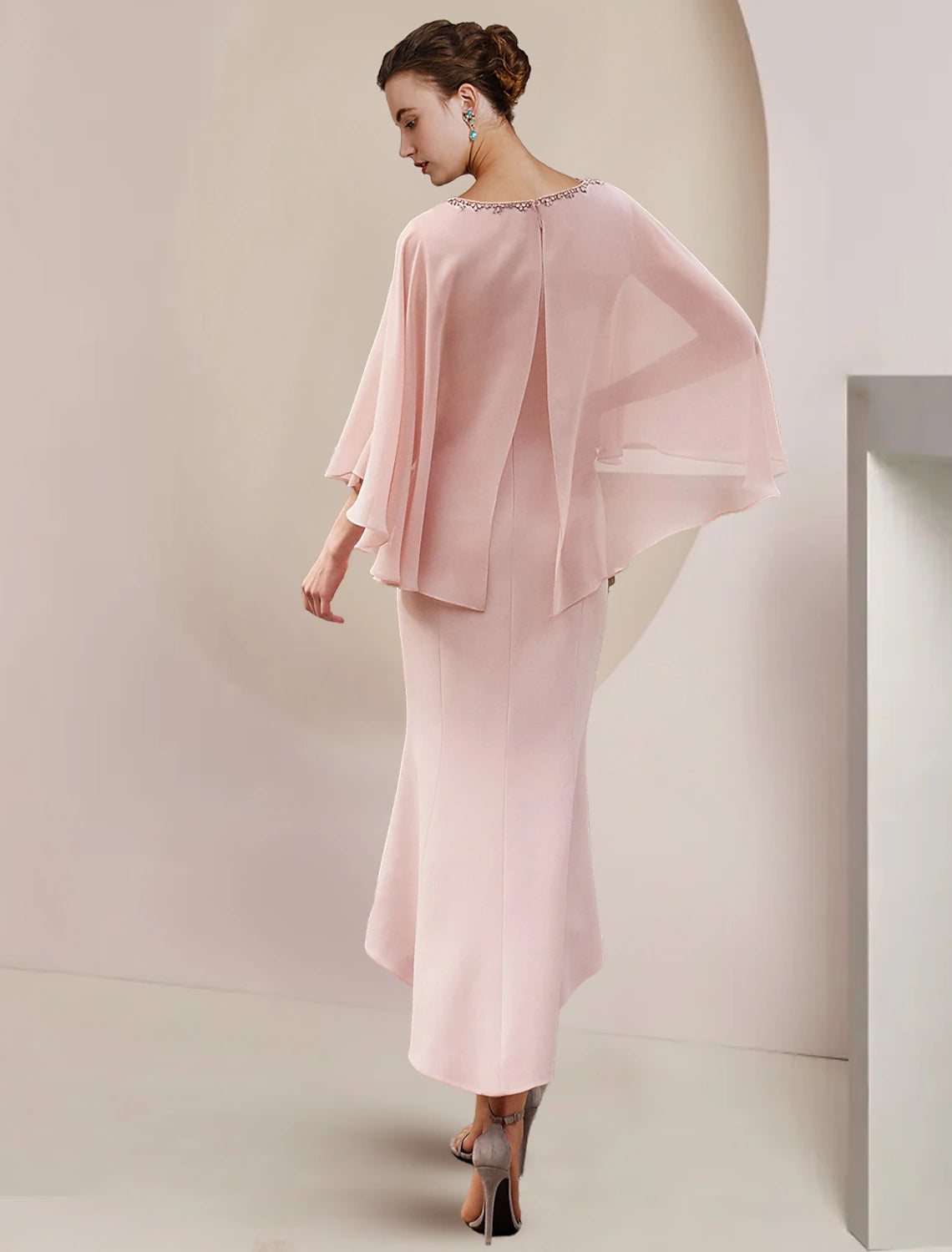 Vestido de sirena/trompeta para madre de la novia, formal, para invitados a la boda, vintage, elegante, escote redondo, asimétrico, largo hasta la rodilla, de gasa, sin mangas, con cuentas