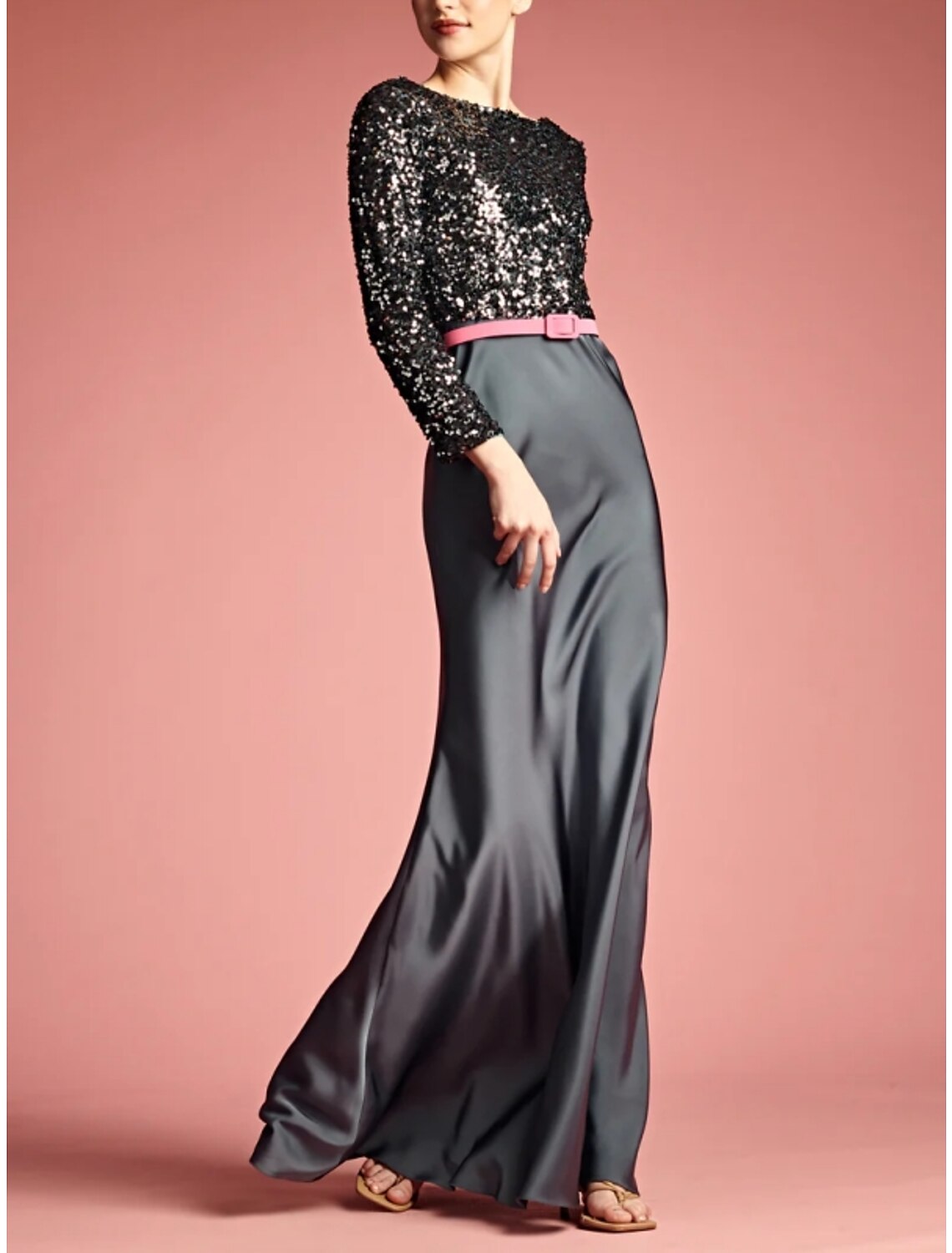 Abito da sera a trapezio, abito da festa, abito scintillante e brillante, abito formale autunnale, lunghezza al pavimento, manica lunga, scollo a barchetta, raso con pieghe glitterate