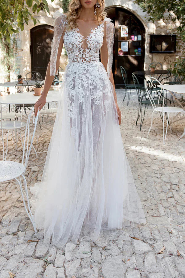 Abito da sposa in stile bohémien con scollo a V, illusione a trapezio, pizzo, spacco