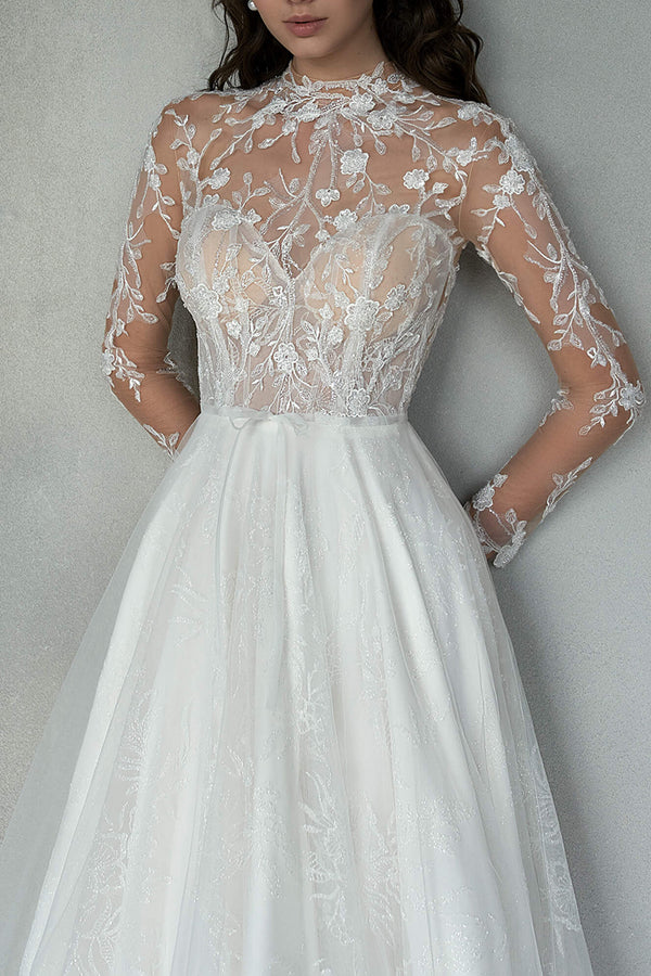 Vestido de novia sencillo de princesa con encaje romántico y escote ilusión en forma de A