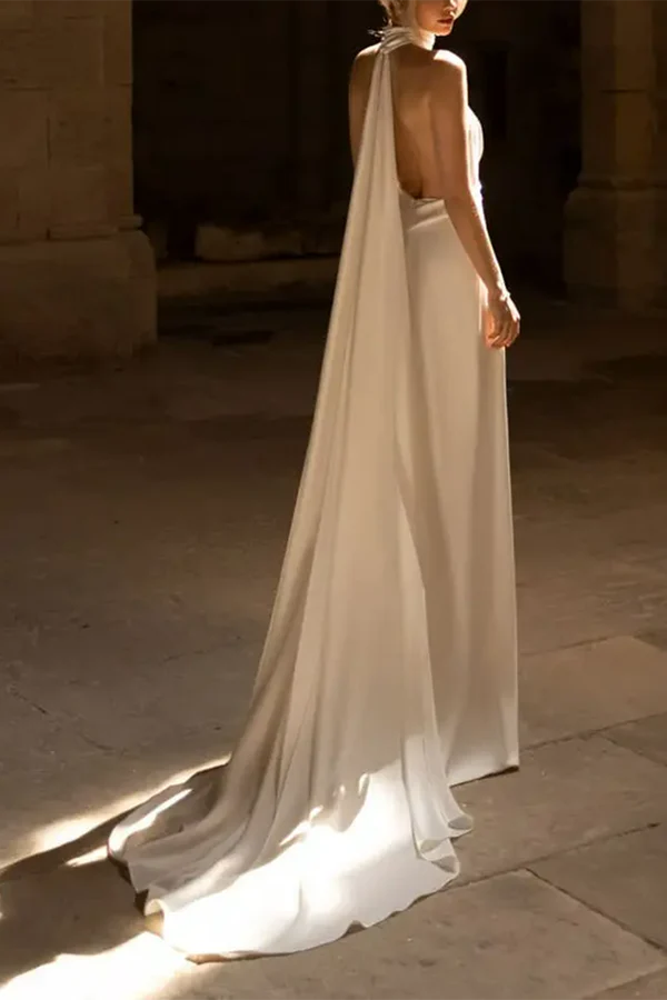 Abito da sposa bohémien con scollo a V, schiena scoperta e strascico ampio, in stile A-line