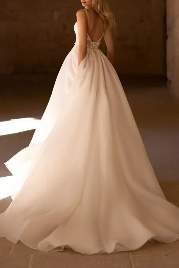 Abito da sposa in stile rurale con scollo a V e illusione a trapezio, adesivo 3D
