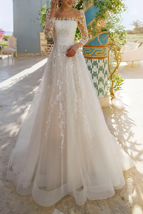 Vestido de novia de encaje con mangas largas y escote ilusión