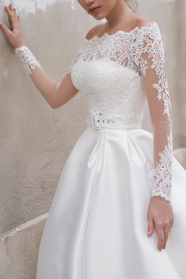 Vestido de novia de satén con chal desmontable, estilo rural.