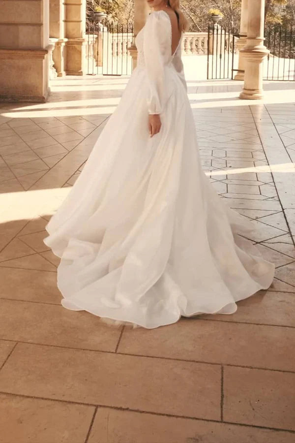 Vestido de novia sencillo de manga larga con escote en V y perlas de lujo en forma de A